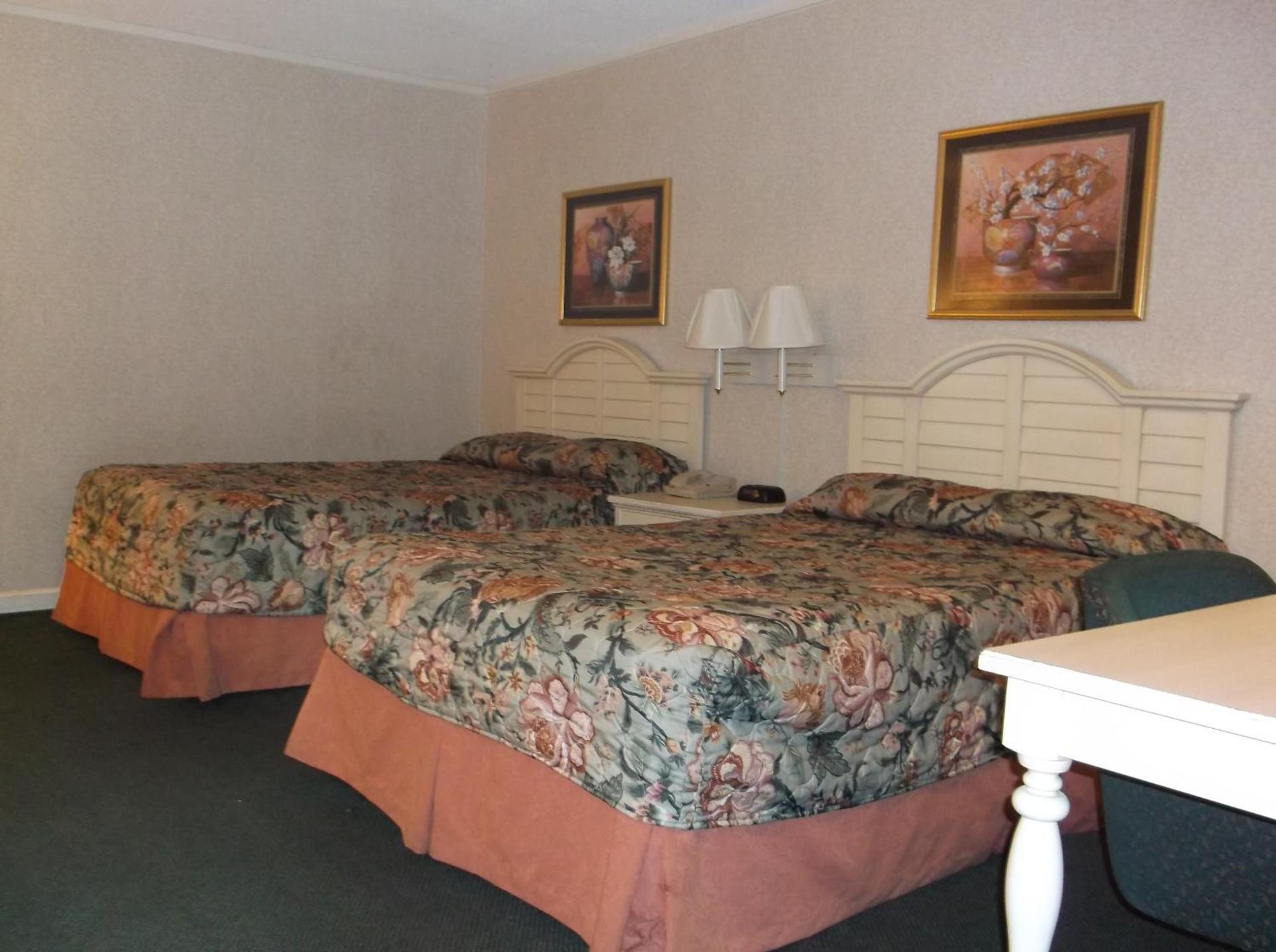 Azalea Inn & Suites photo 8