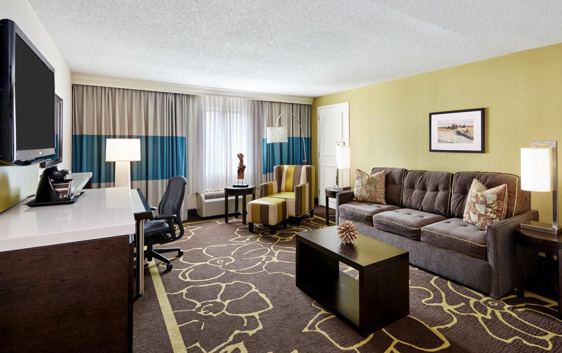 Doubletree by Hilton Charlotte Uptown photo 13