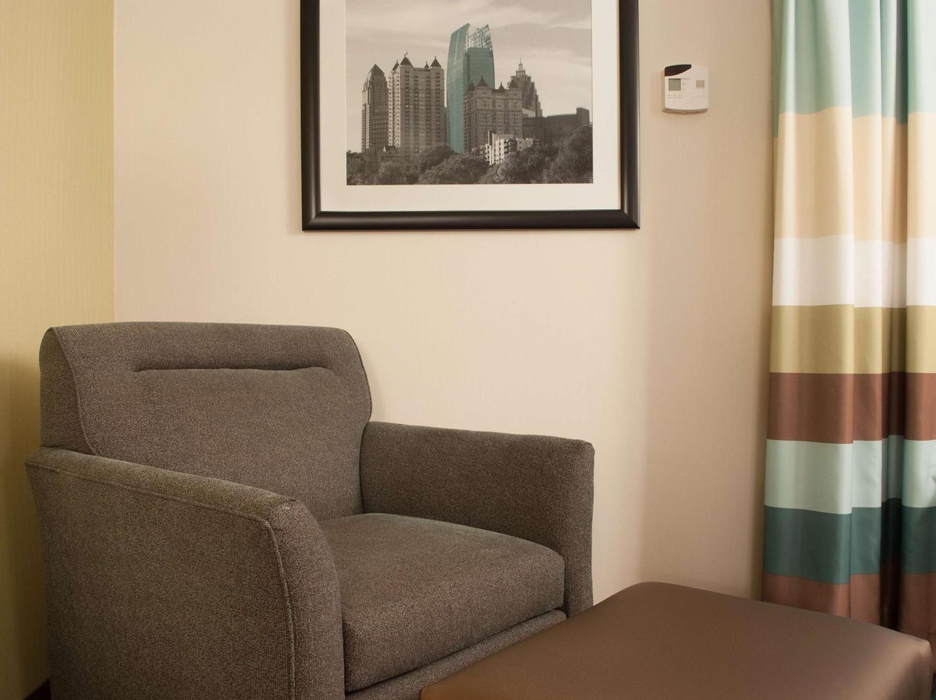 Hampton Inn Atlanta-North Druid Hills photo 16