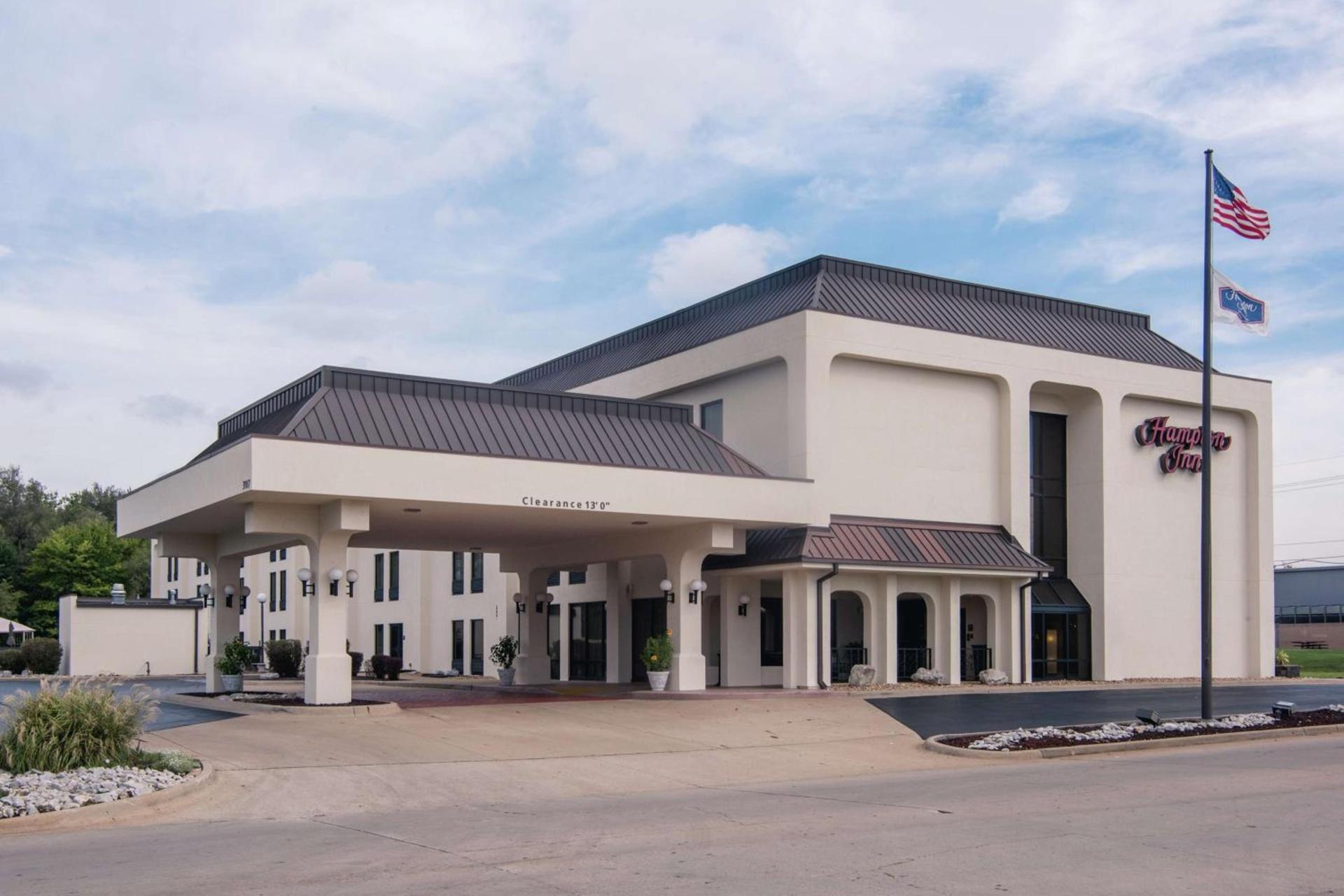 Hampton Inn Joplin photo 2