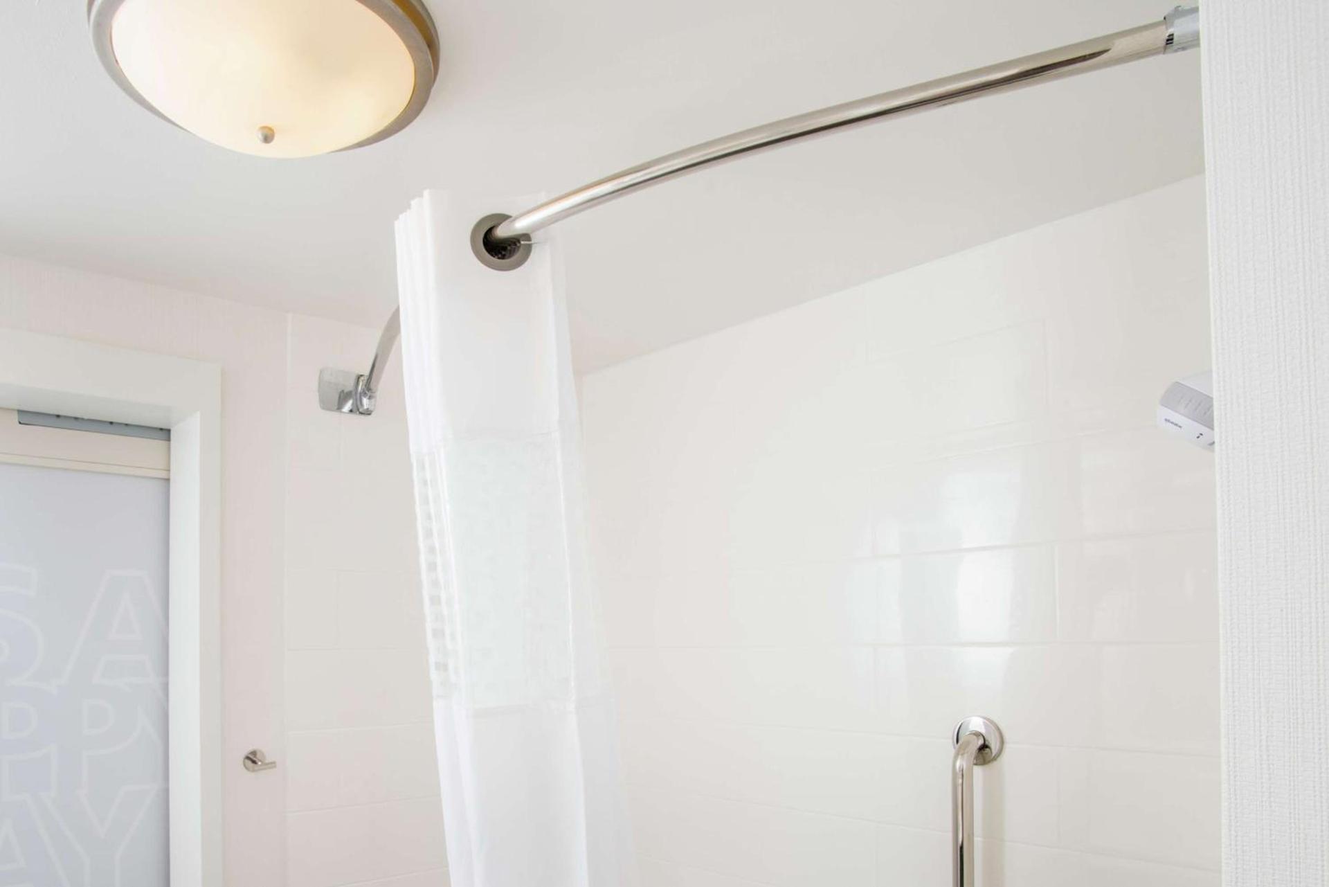 Hampton Inn Joplin photo 35