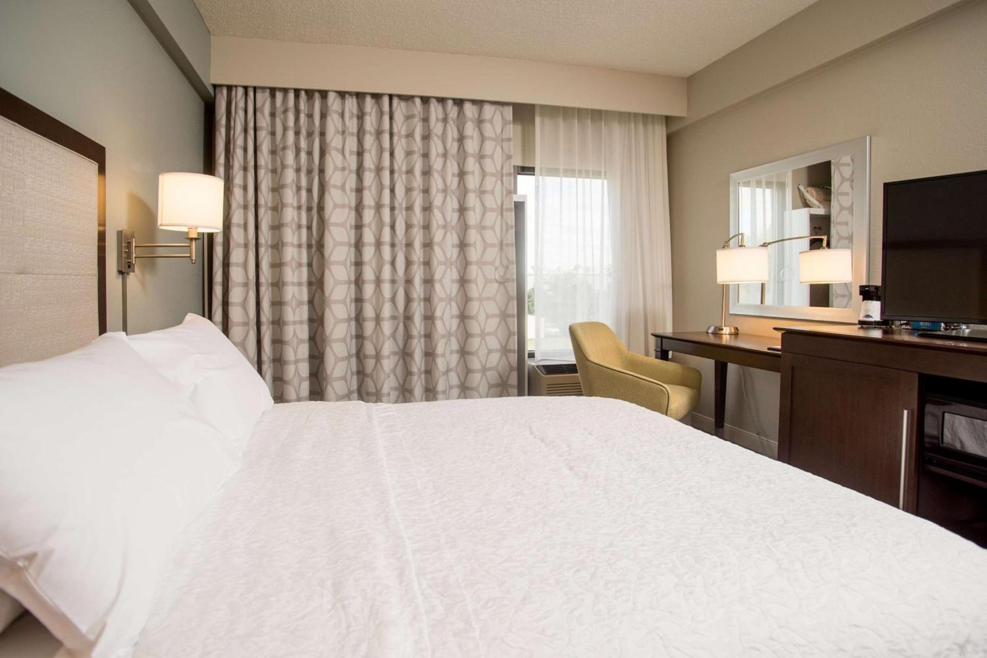 Hampton Inn Joplin photo 26