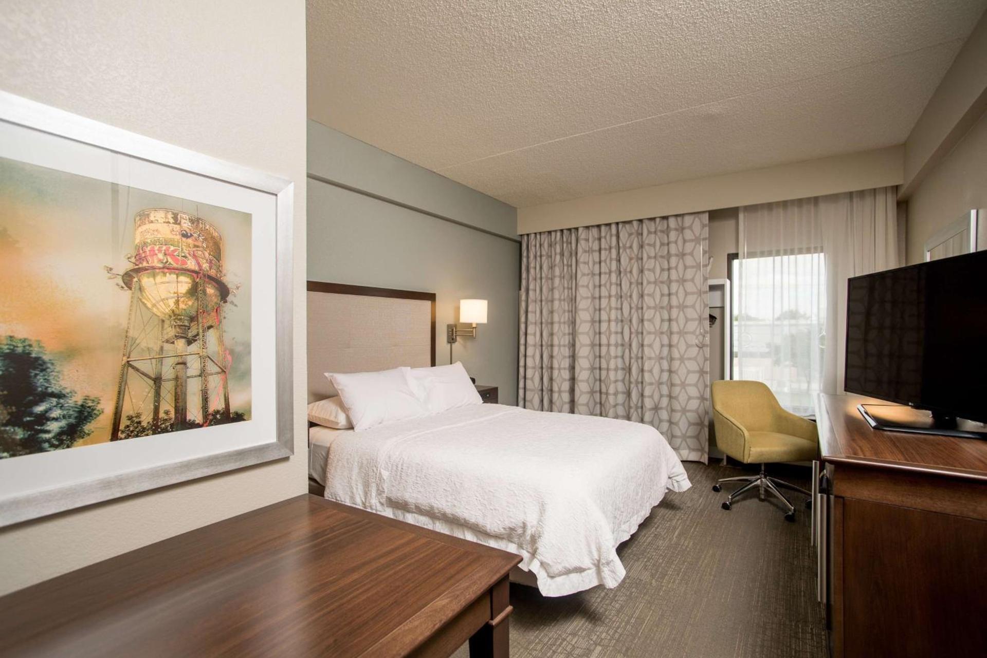 Hampton Inn Joplin photo 23