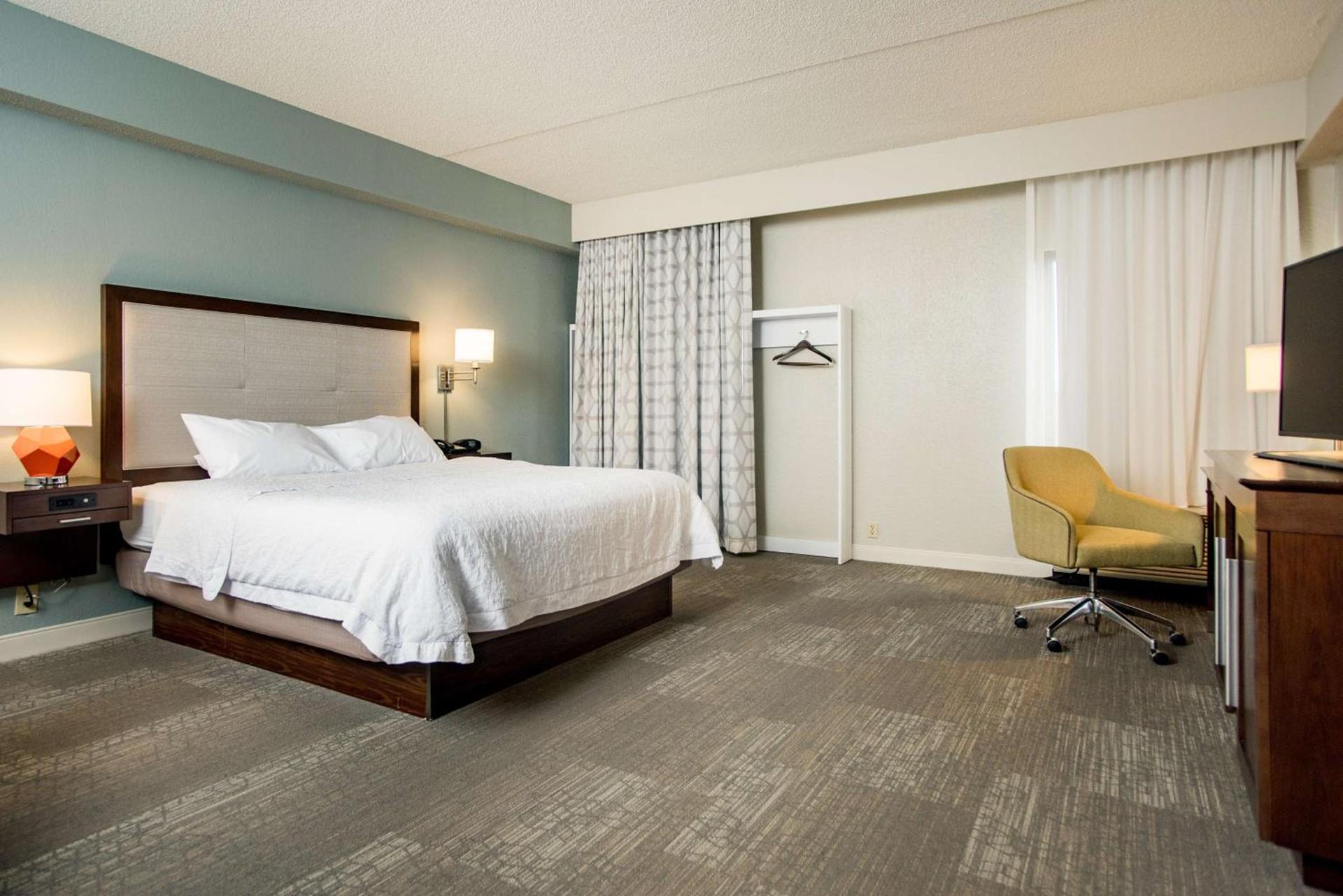 Hampton Inn Joplin photo 17