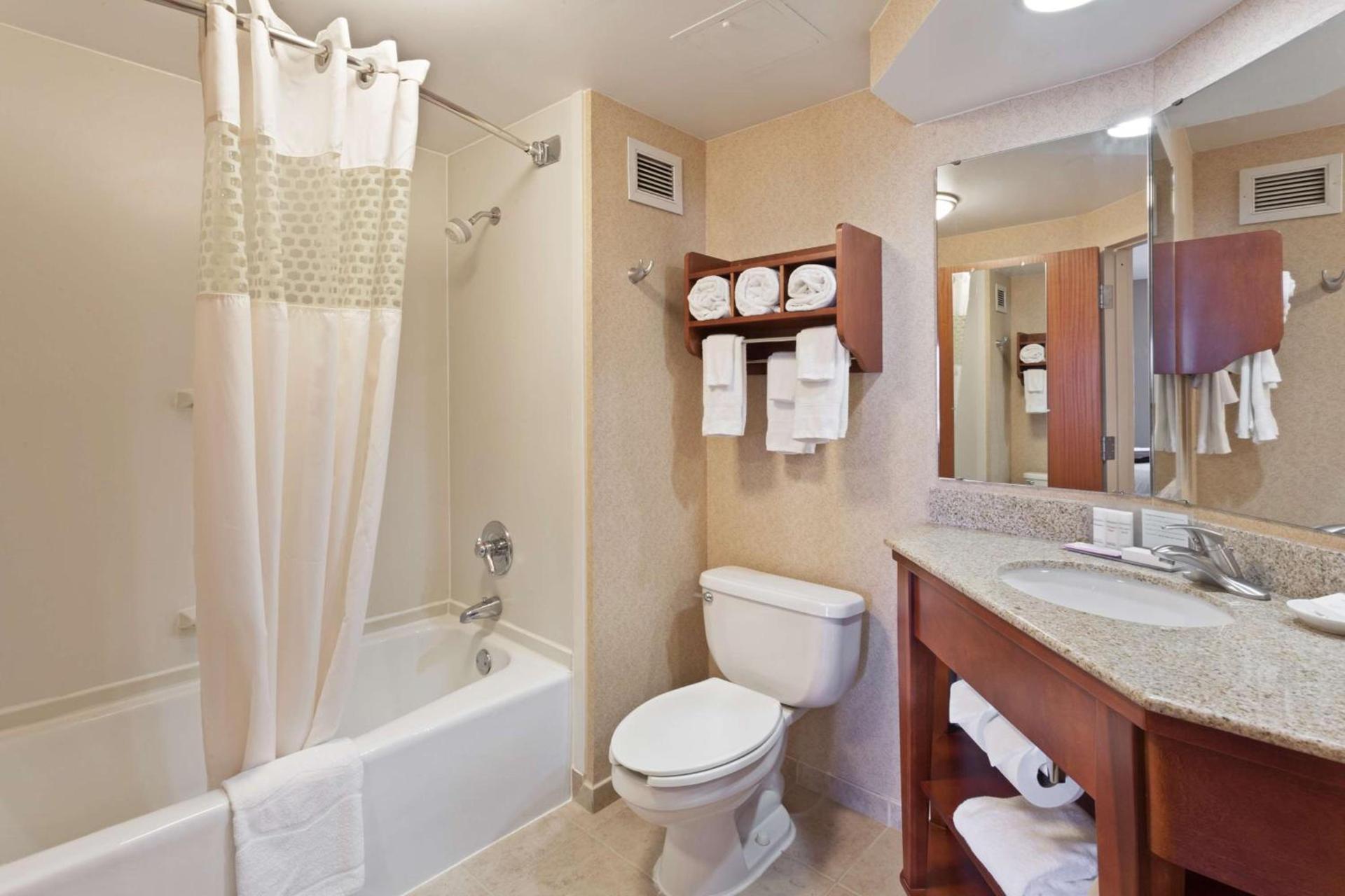 Hampton Inn Joplin photo 33