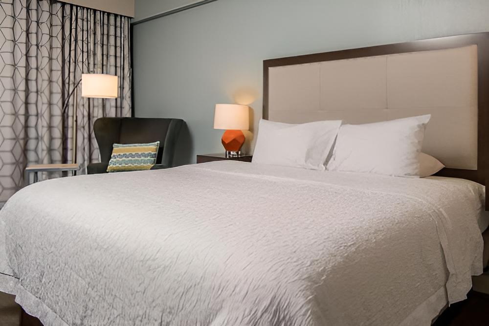 Hampton Inn Joplin photo 12