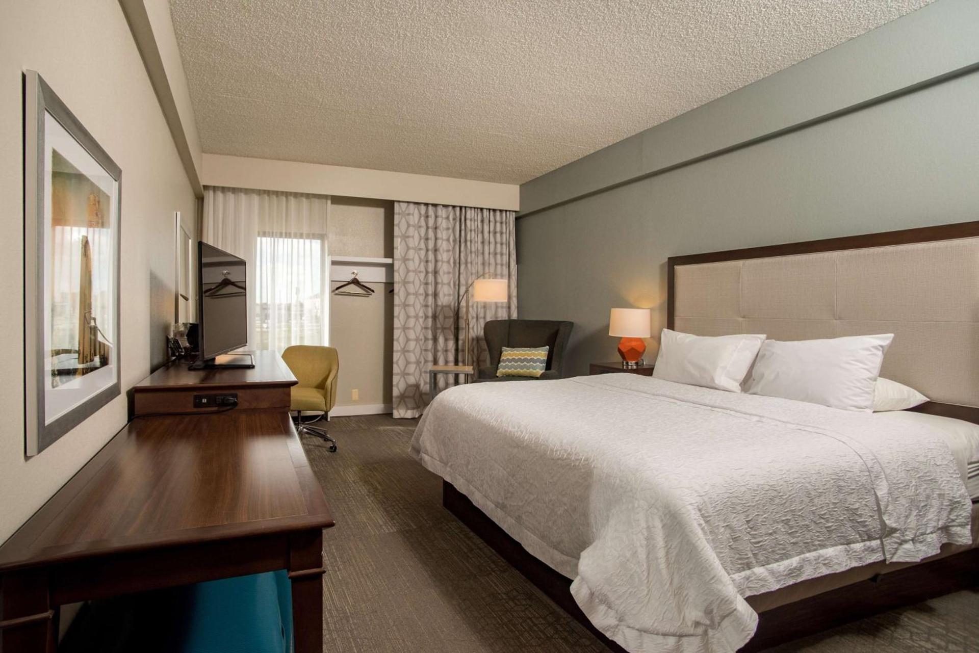 Hampton Inn Joplin photo 18
