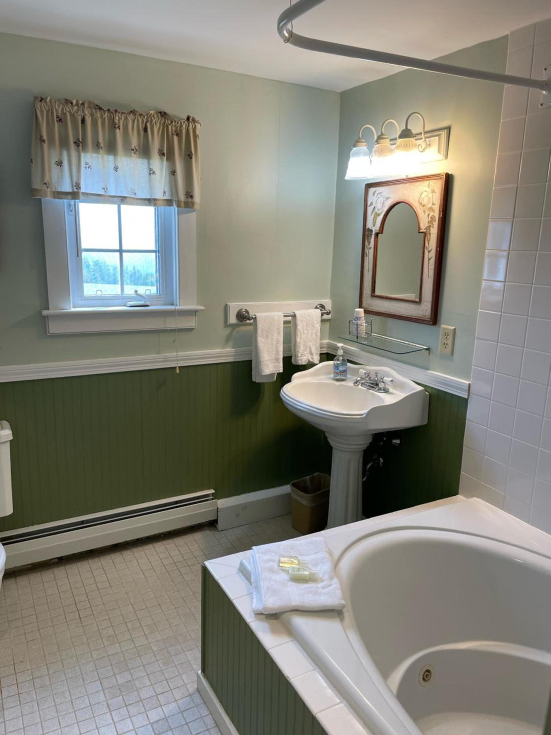 Cooper Hill Inn photo 5