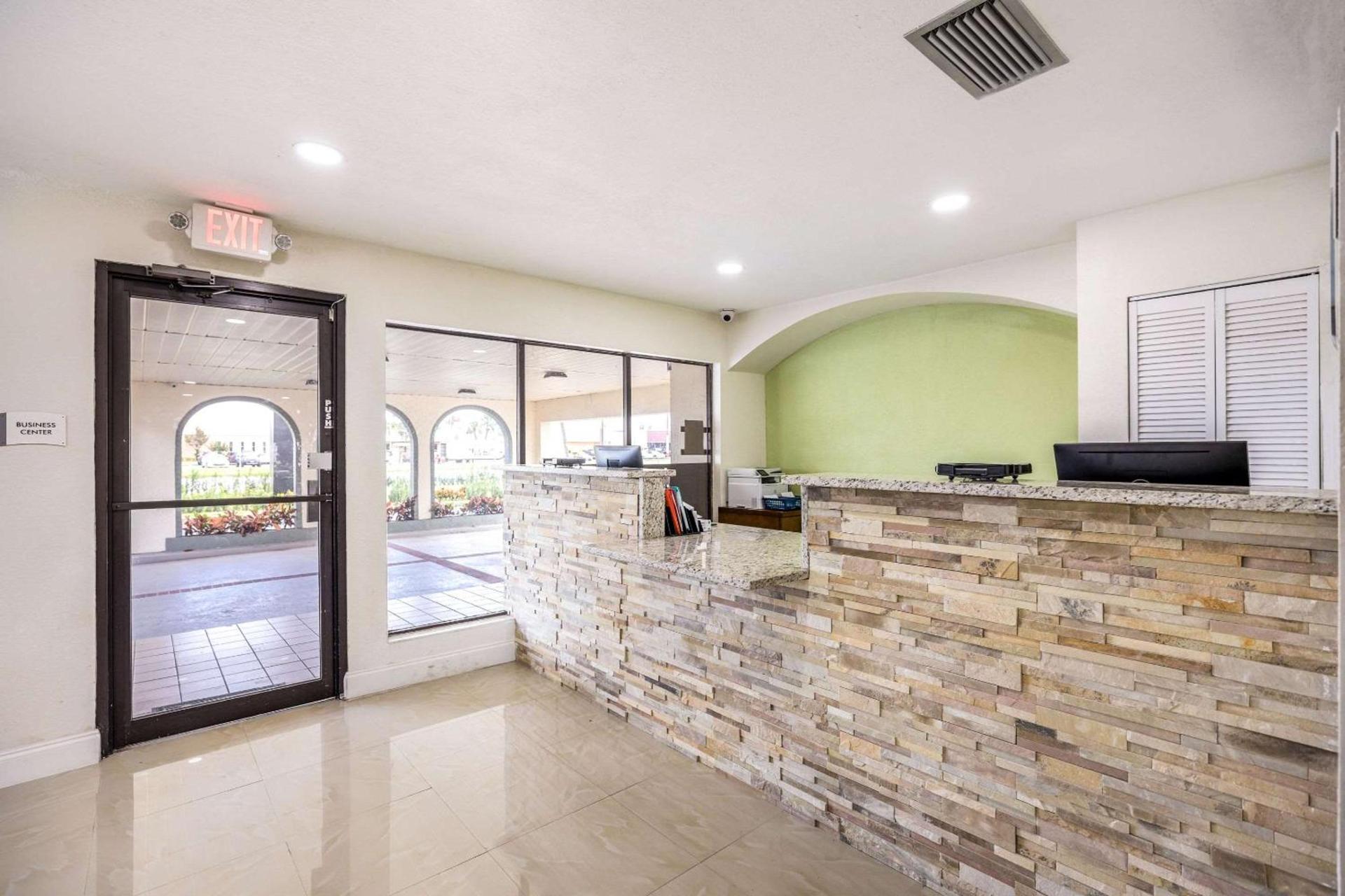 Quality Inn & Suites Downtown photo 1