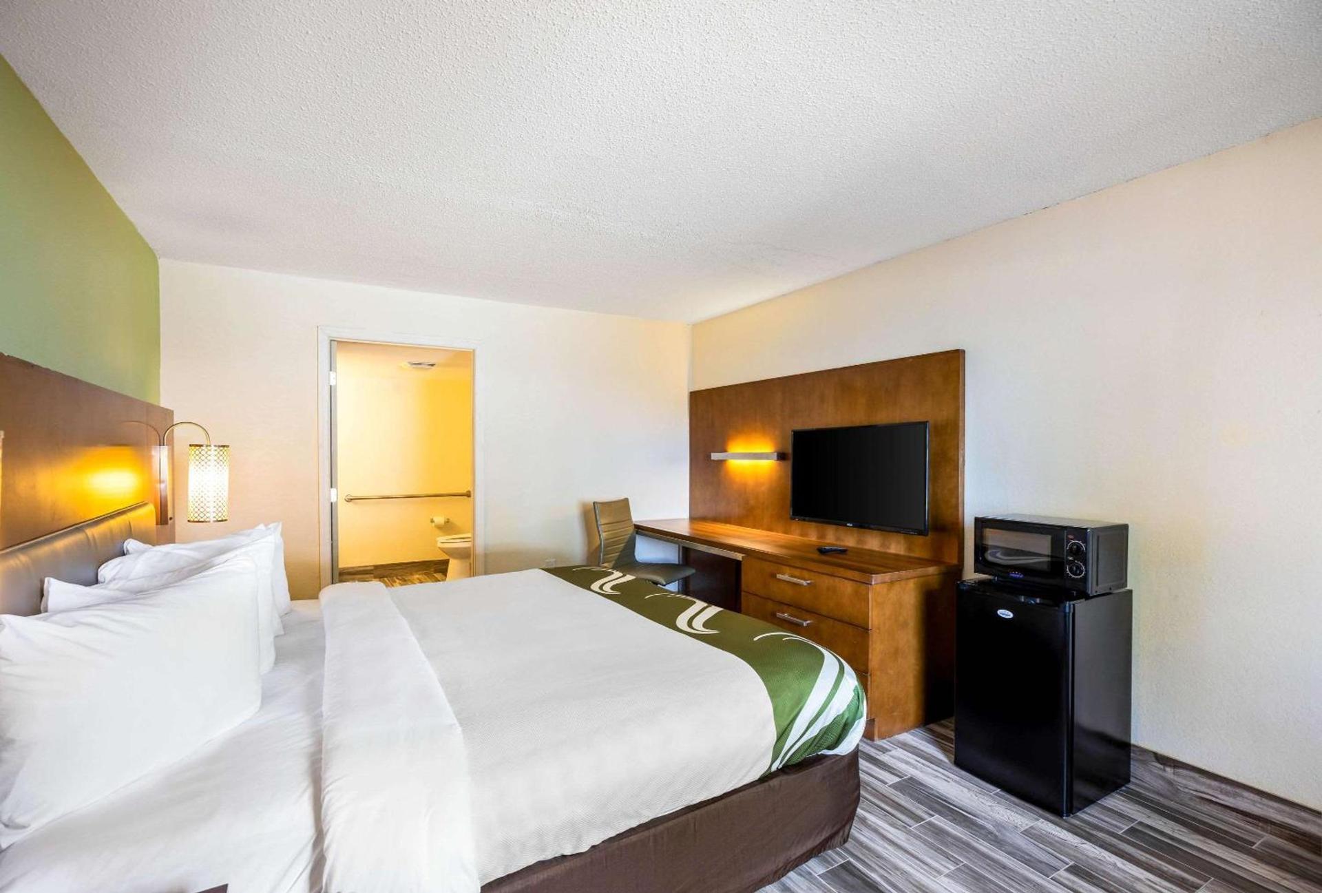Quality Inn & Suites Downtown photo 9