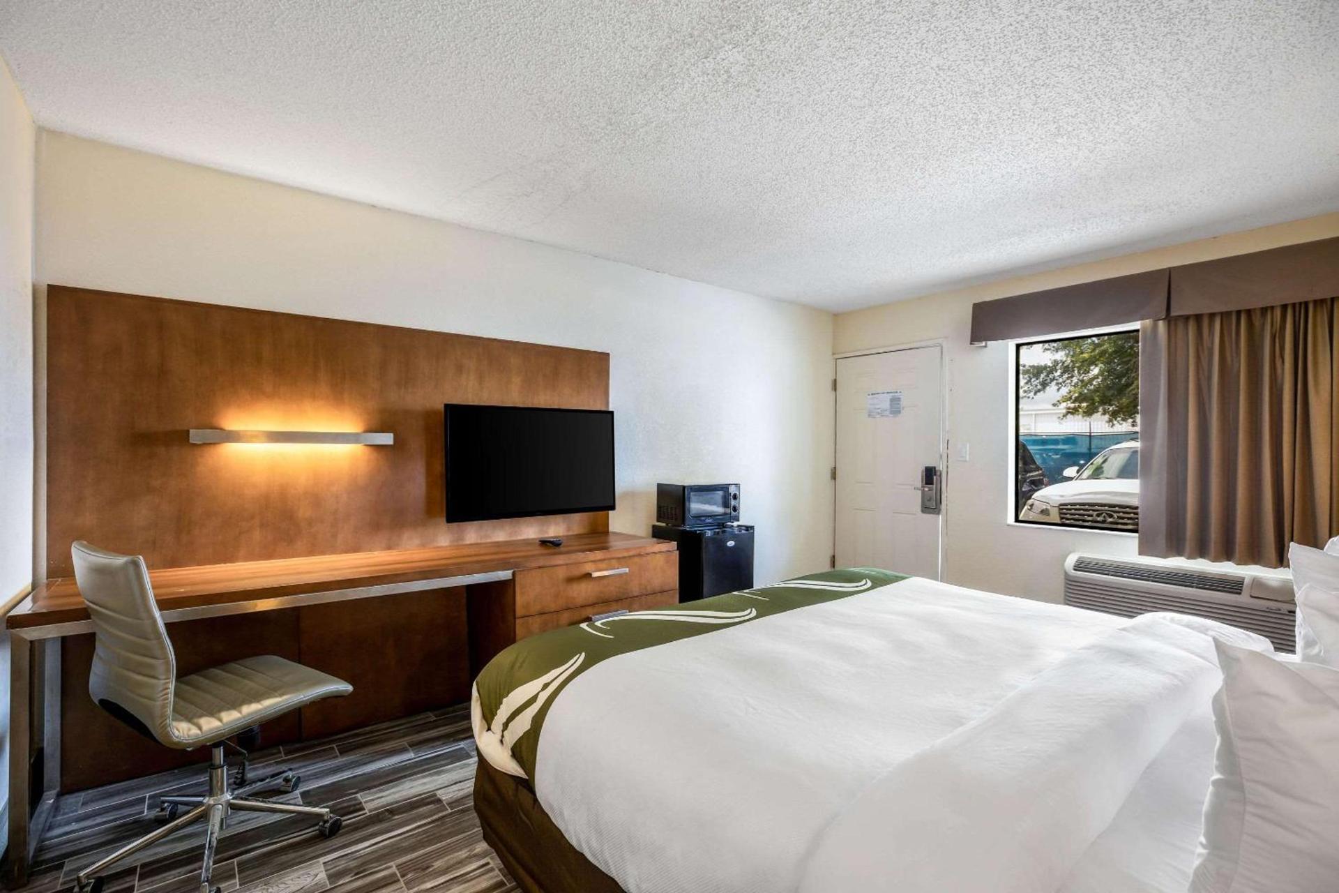 Quality Inn & Suites Downtown photo 12