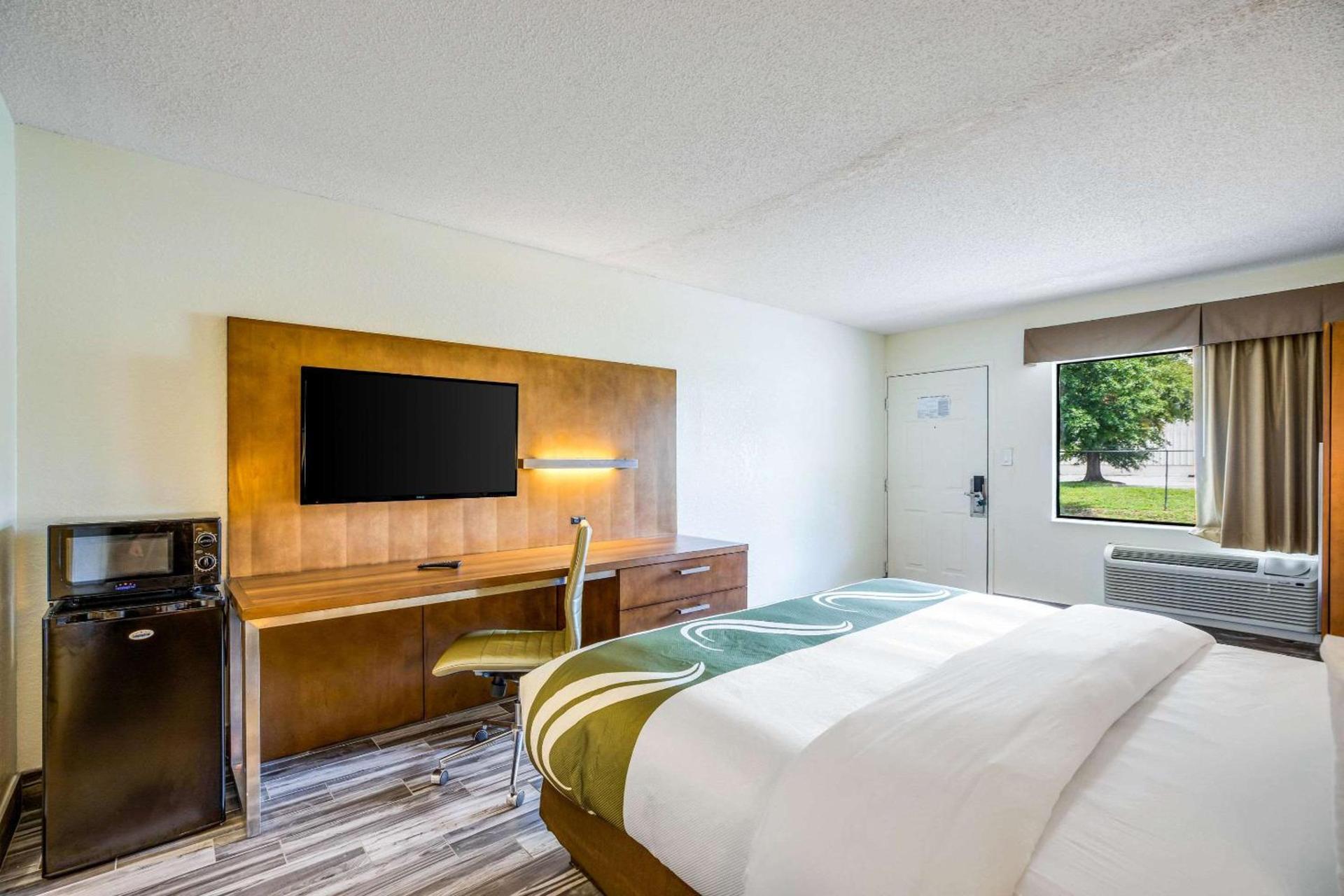 Quality Inn & Suites Downtown photo 8