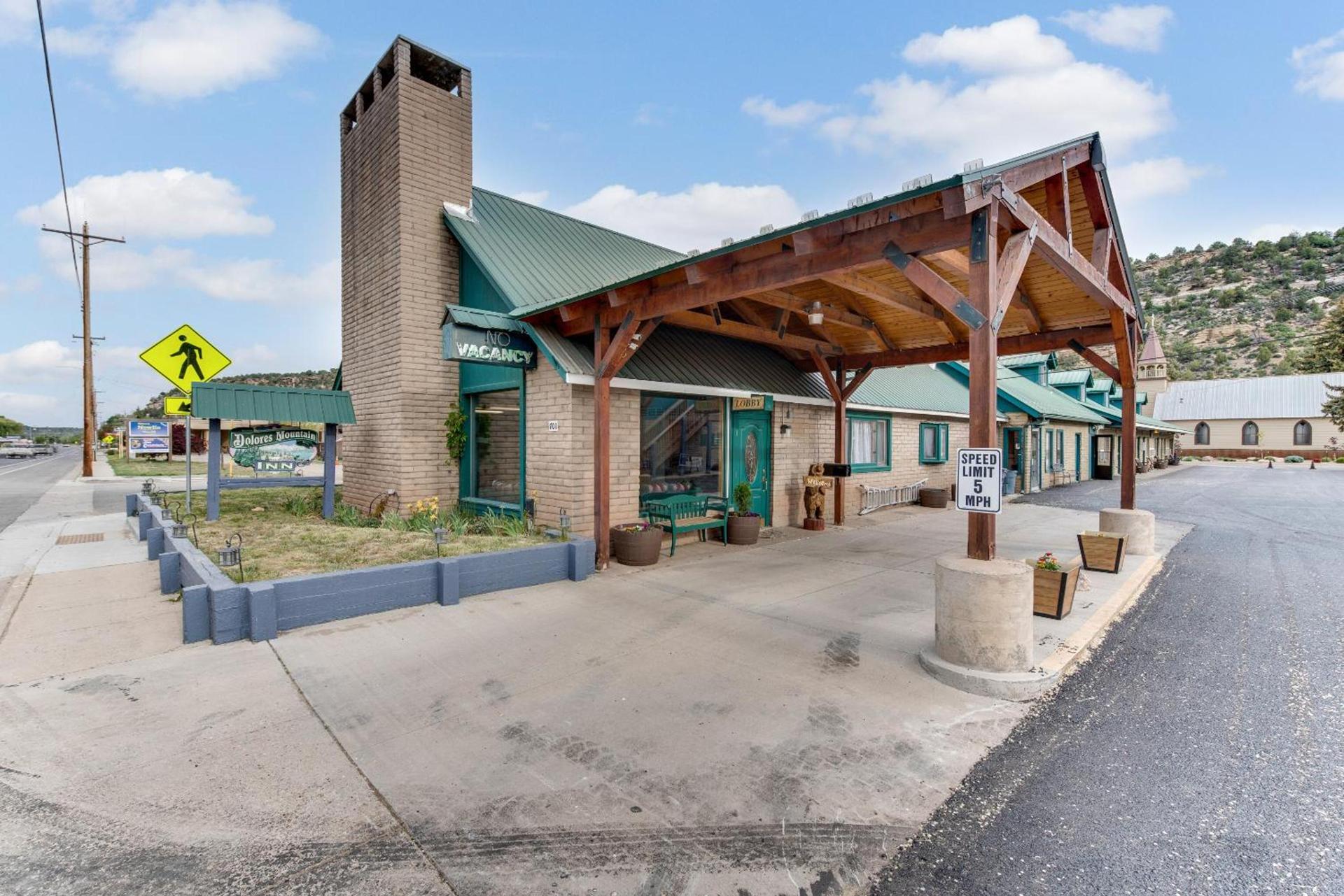 Dolores Mountain Inn photo 4