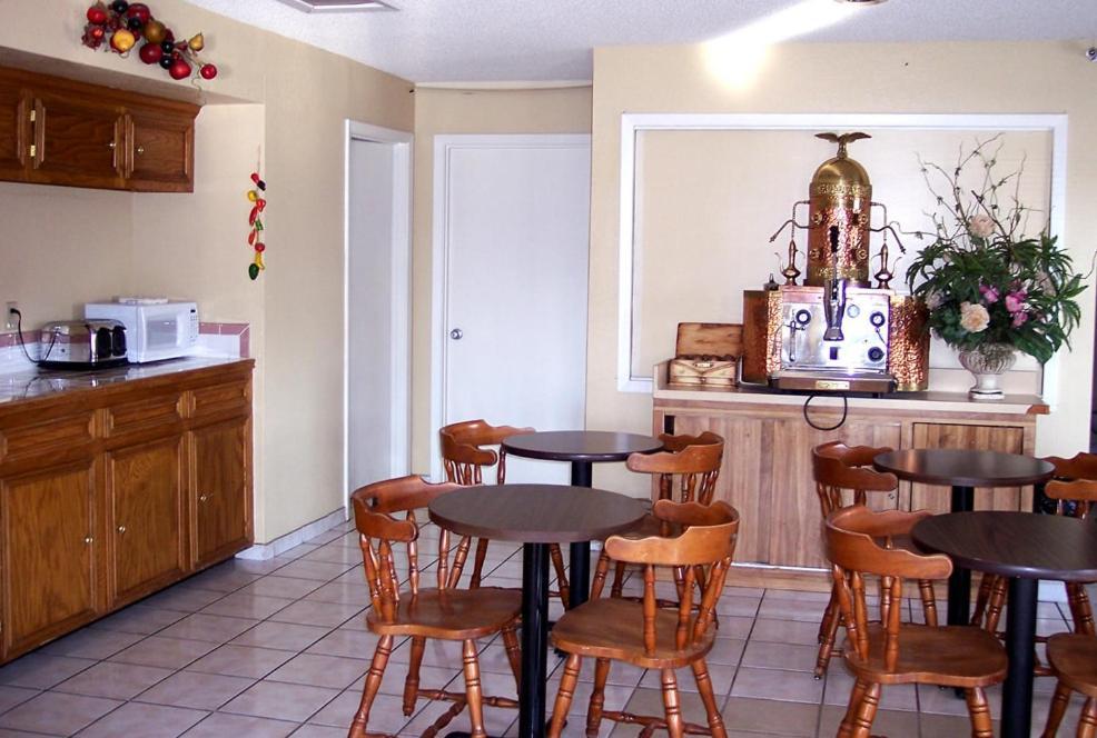 Value Inn & Suites - Harlingen photo 2