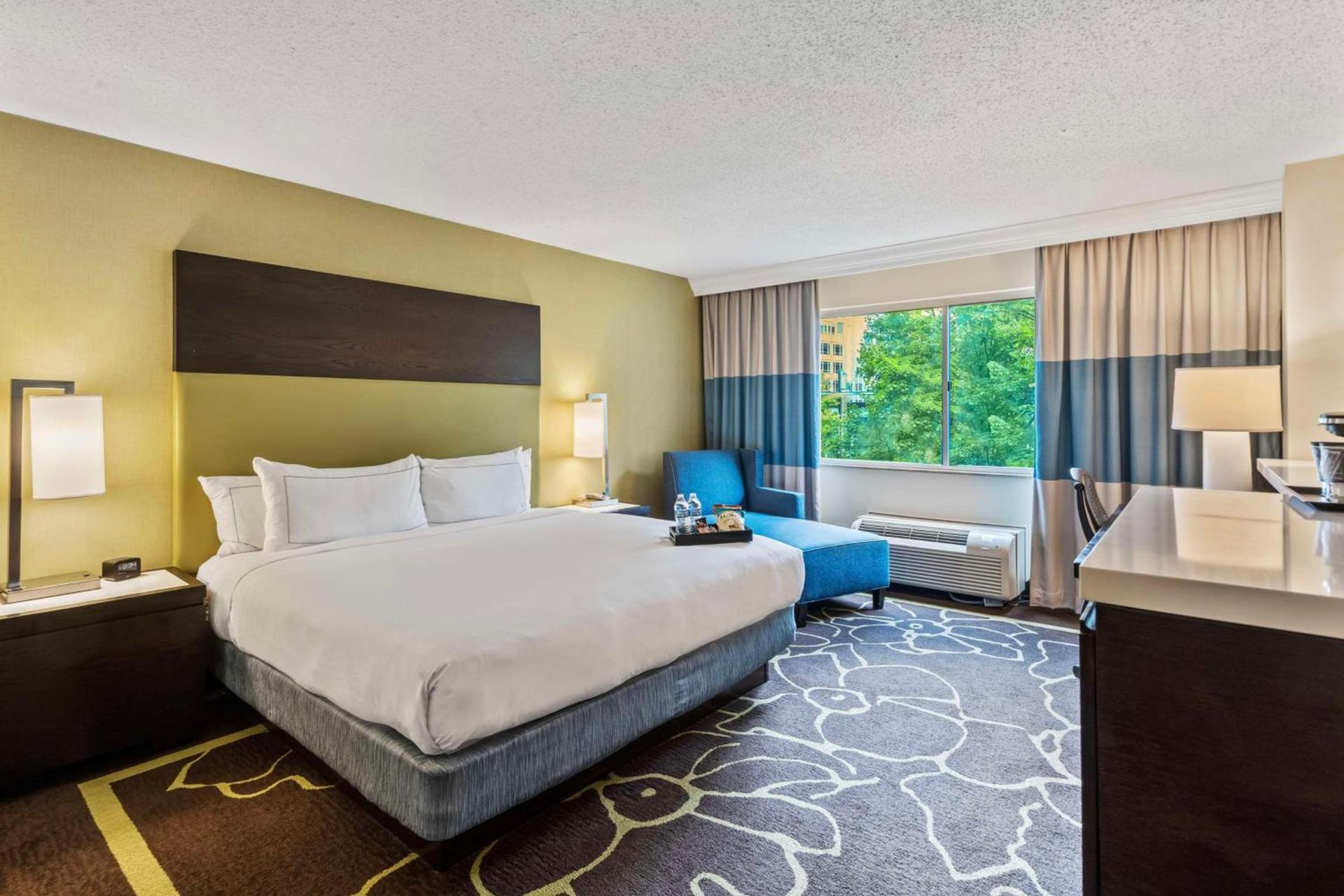 Doubletree by Hilton Charlotte Uptown photo 12
