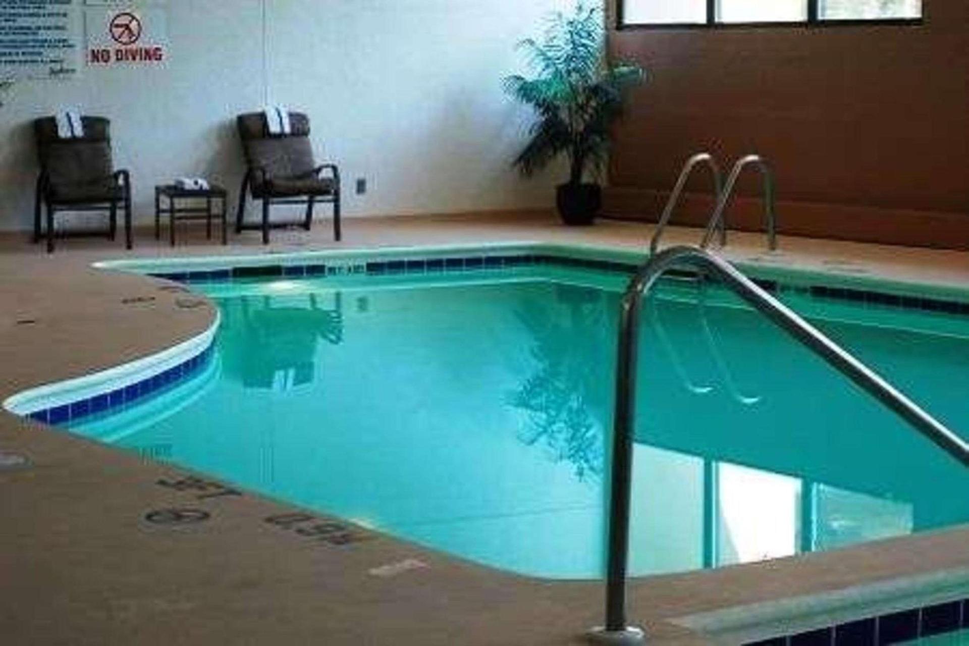 Radisson Hotel Milwaukee West photo 24