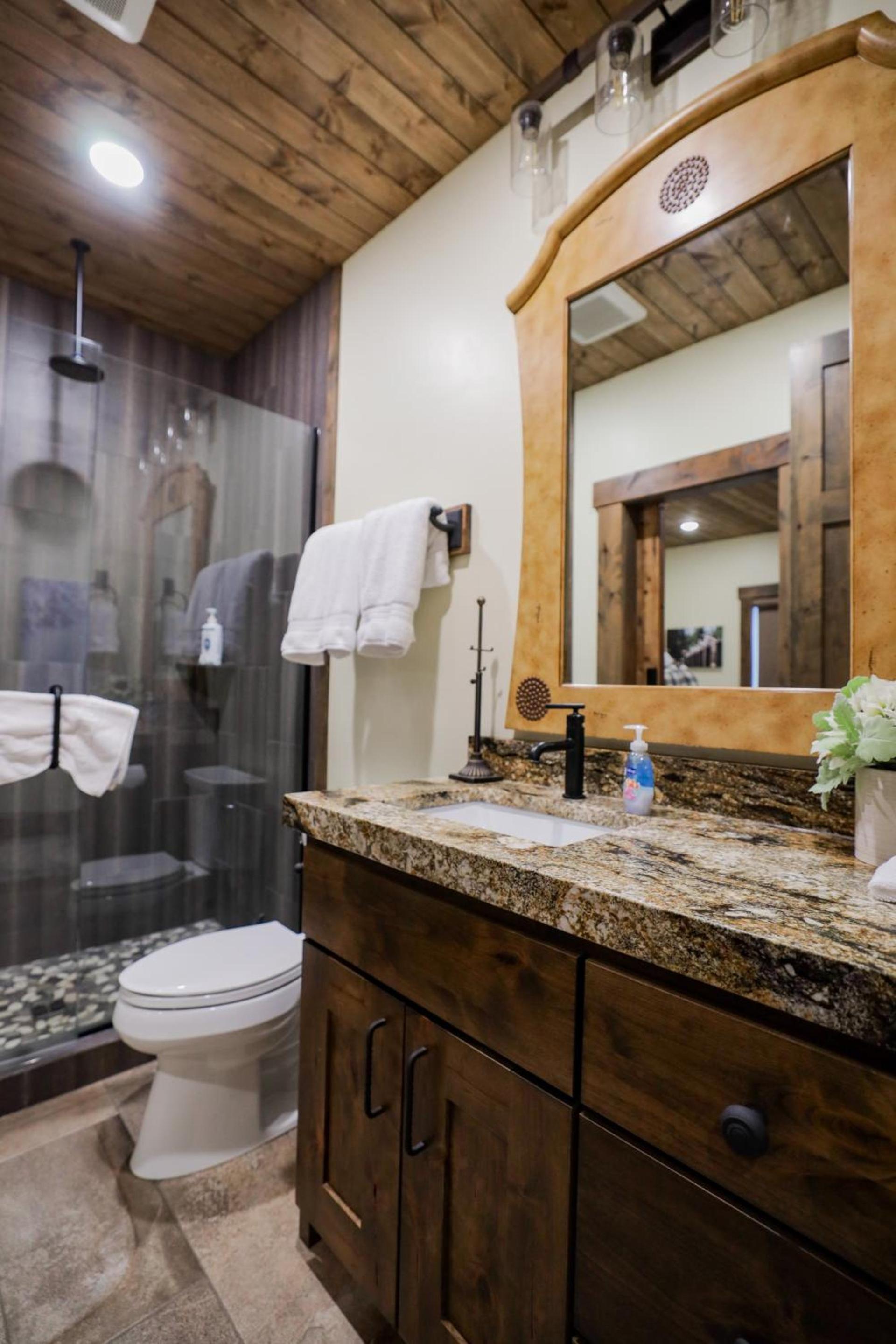 Yellowstone Crossing Lodge photo 2