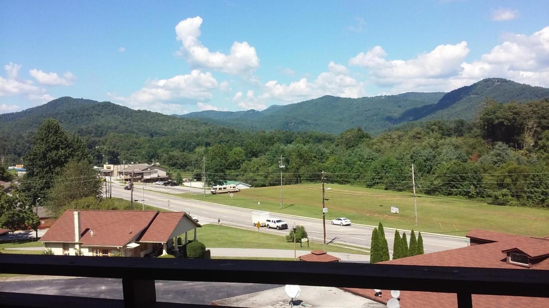 Budgetel Inn & Suites photo 41