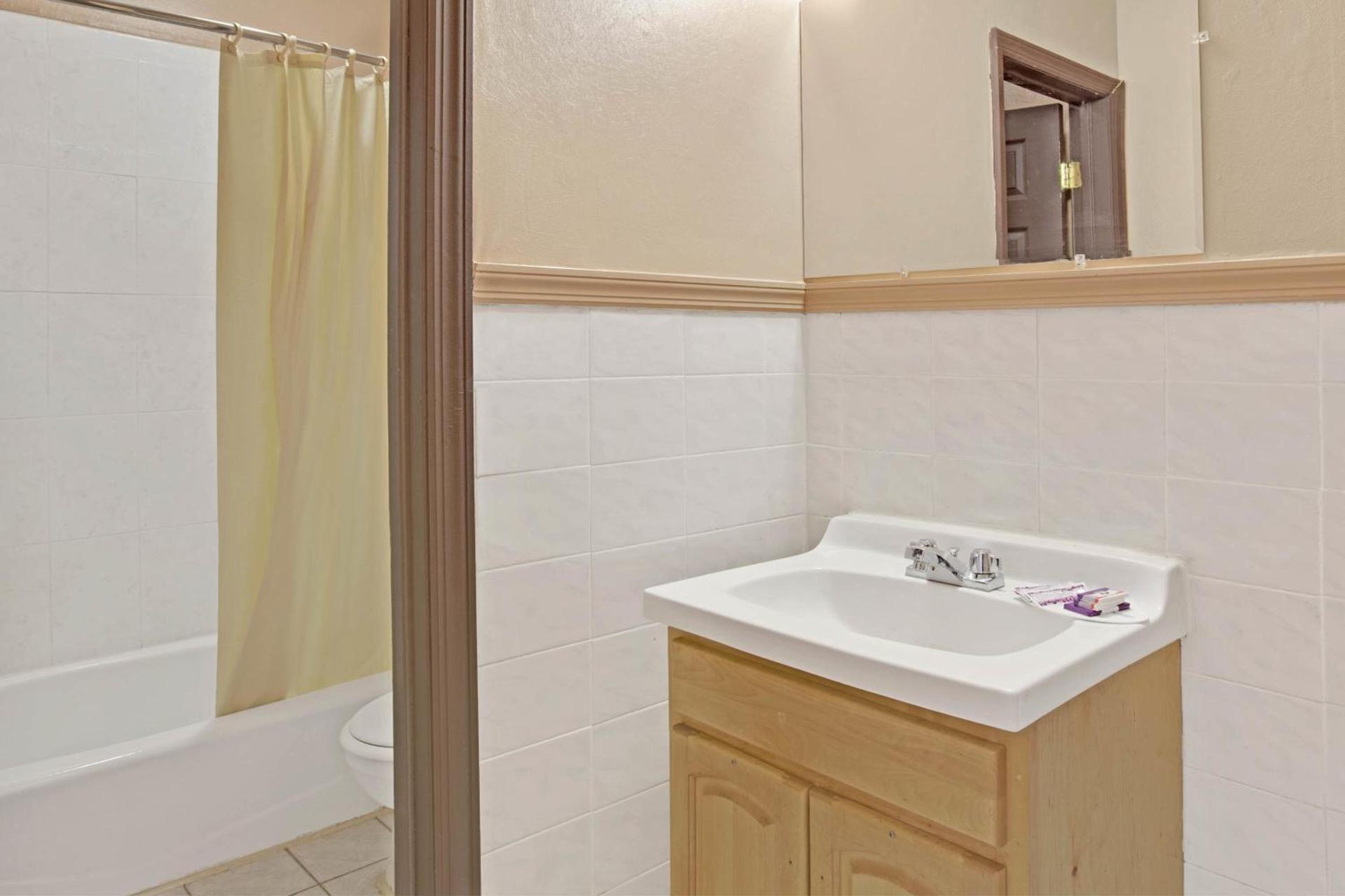 Knights Inn of Pine Brook photo 10