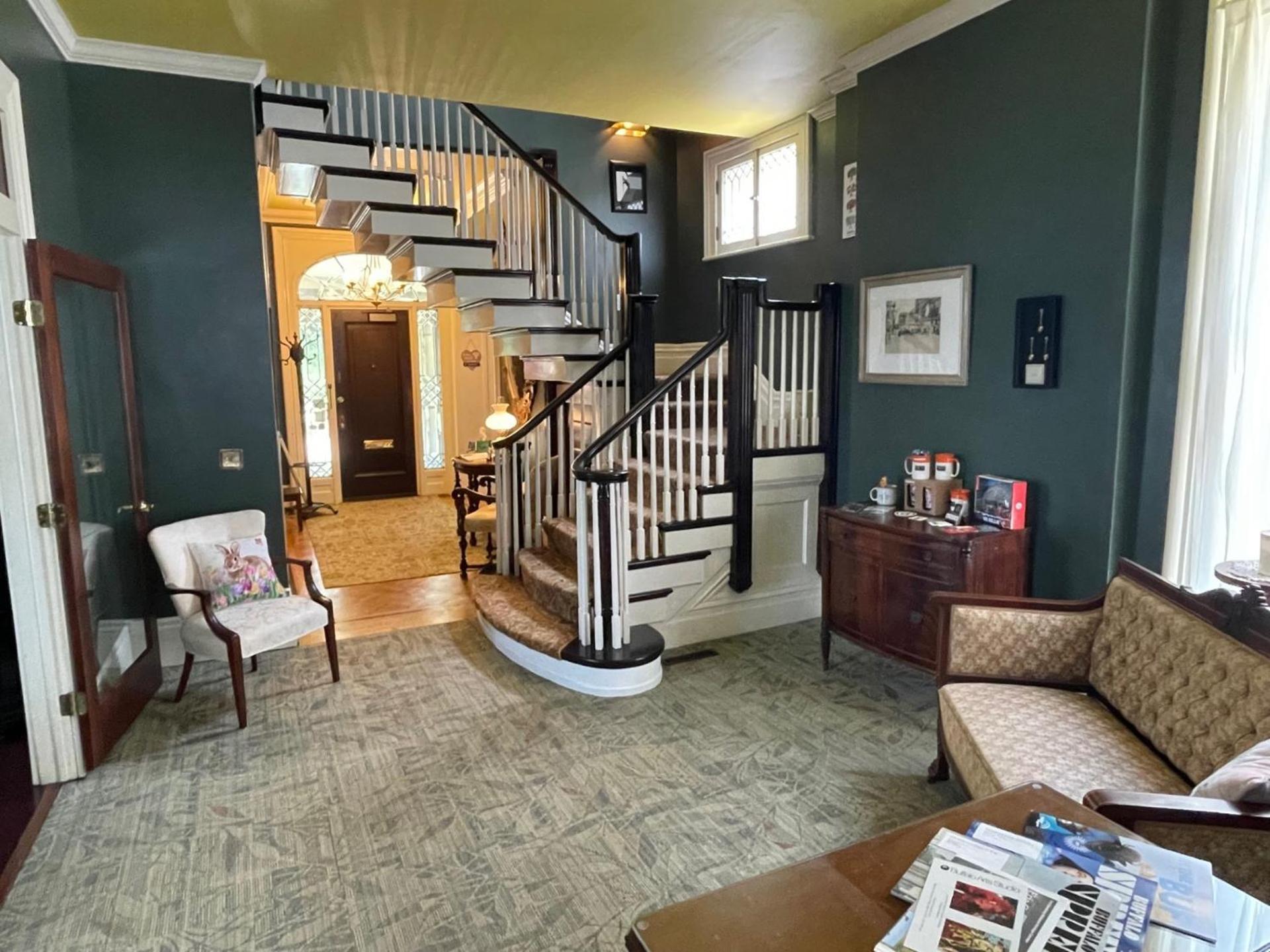 Oscar's Inn photo 4