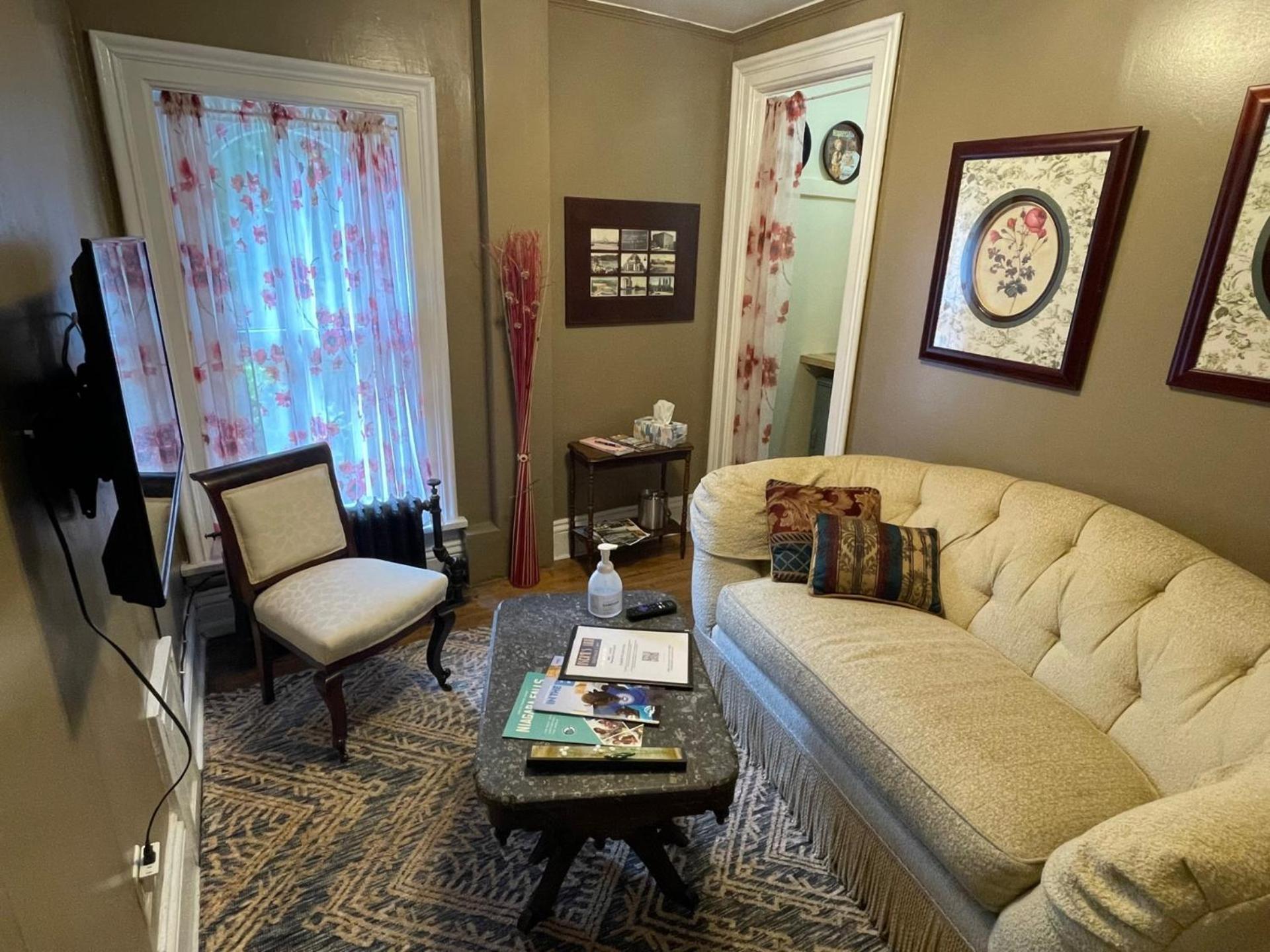 Oscar's Inn photo 6