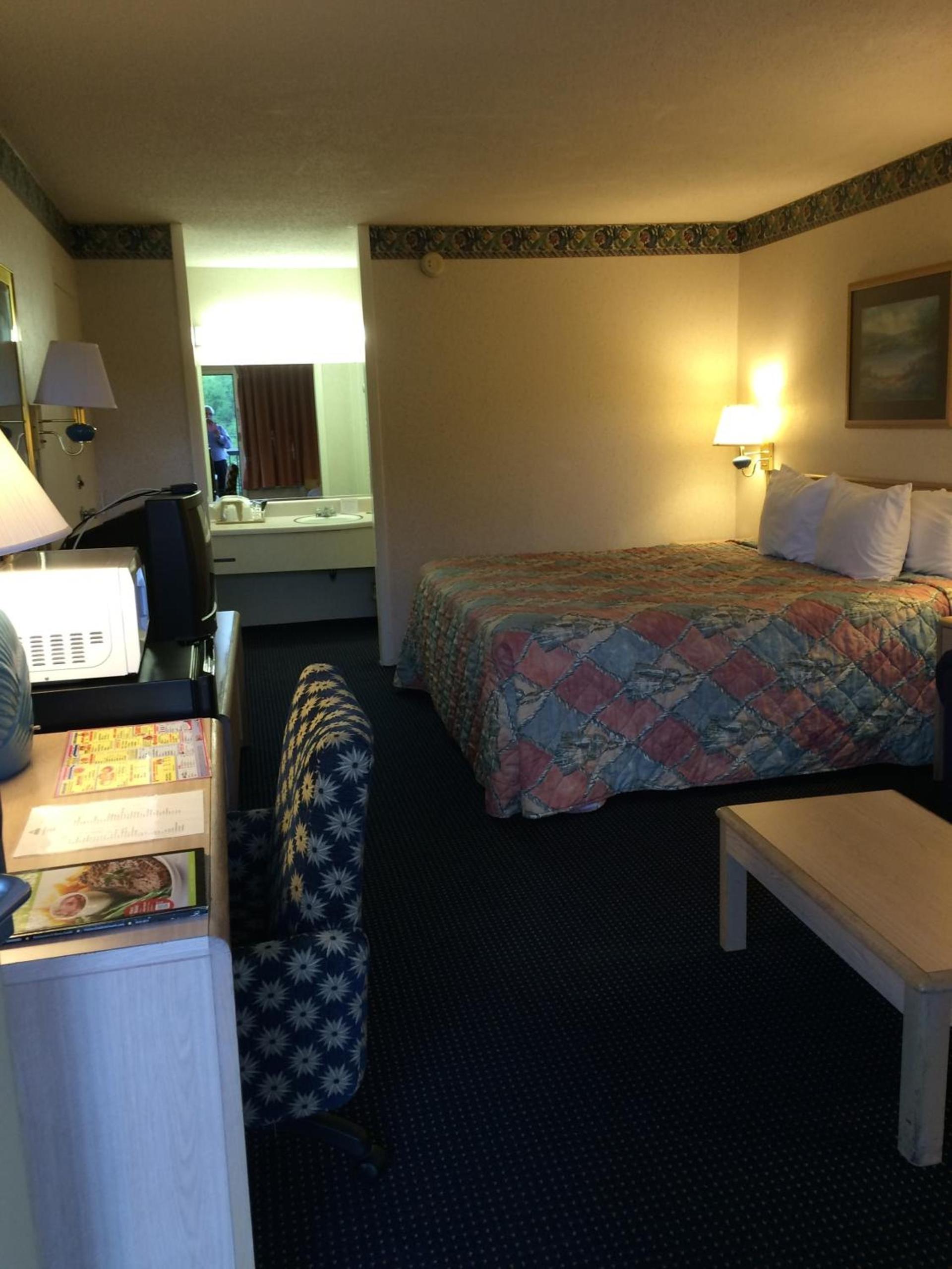 Knights Inn Newport photo 7