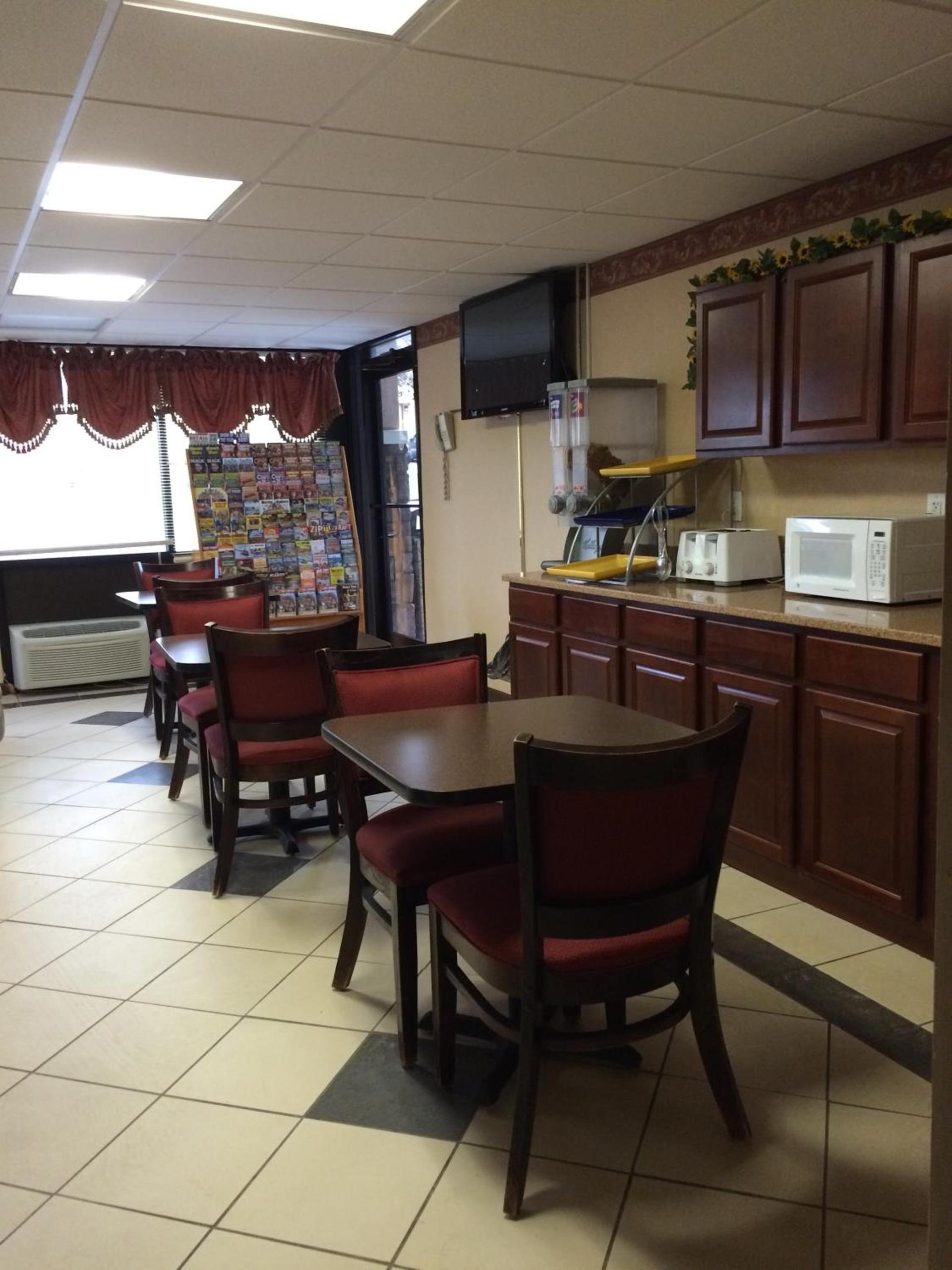 Knights Inn Newport photo 6