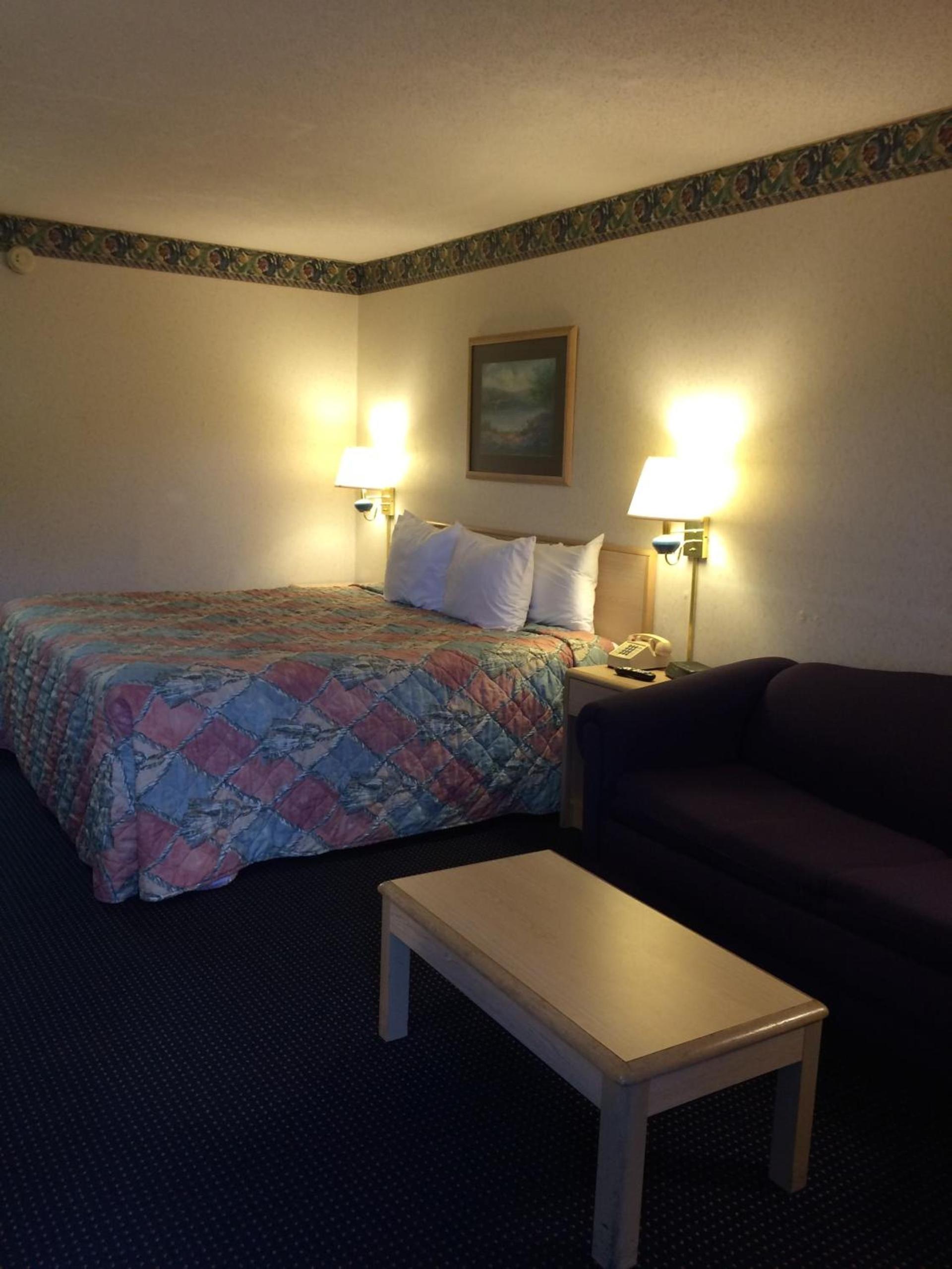 Knights Inn Newport photo 10