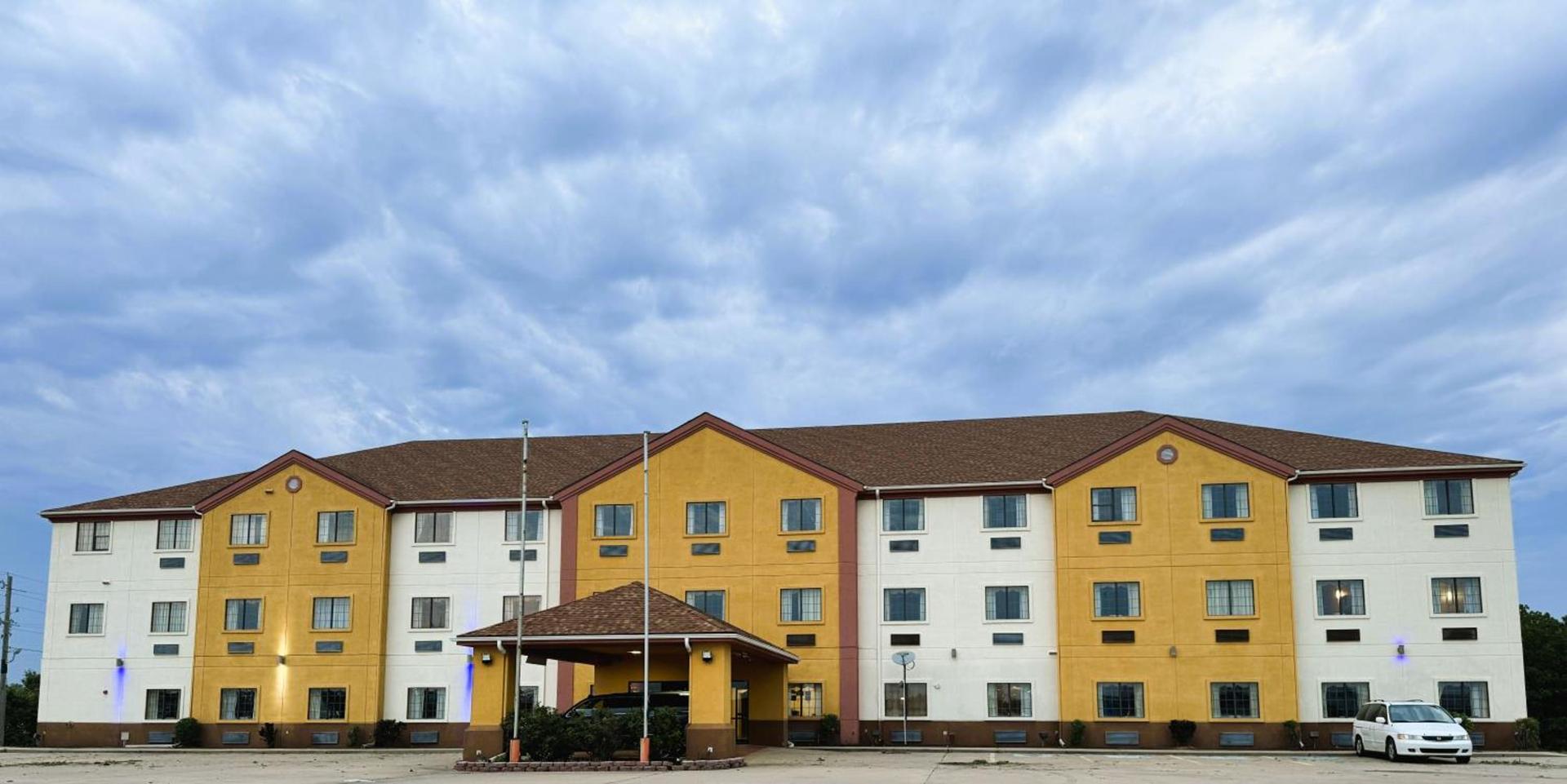 McAlester Inn and Suites photo 3