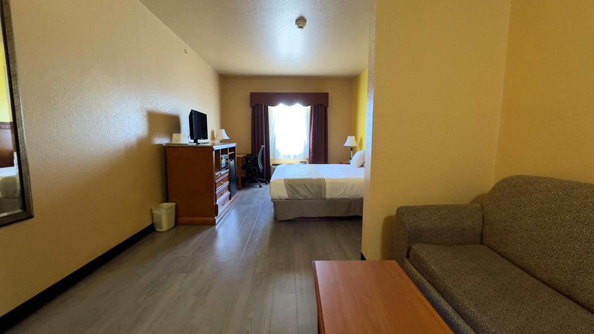 McAlester Inn and Suites photo 13