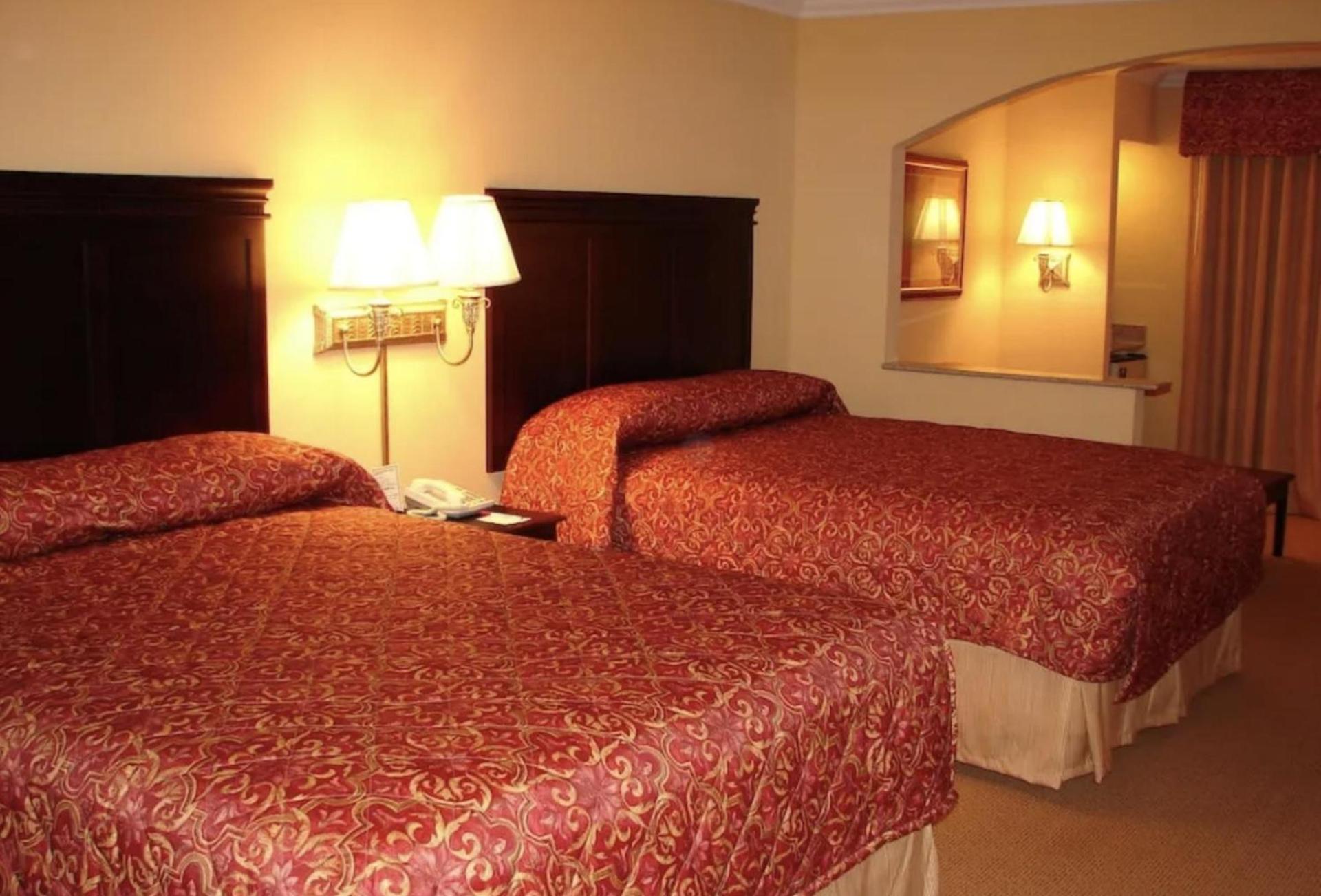 Regency Inn & Suites photo 4