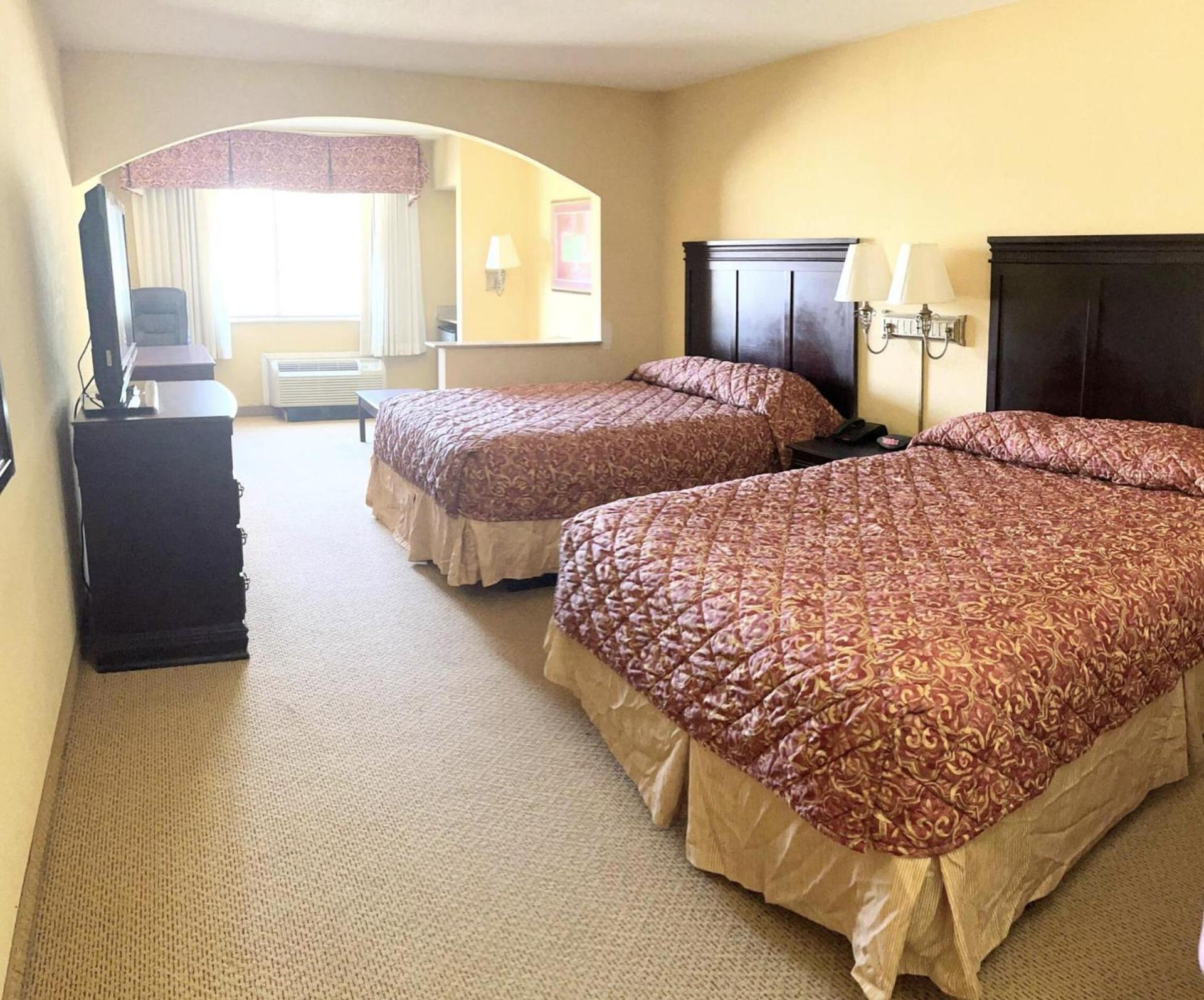 Regency Inn & Suites photo 7