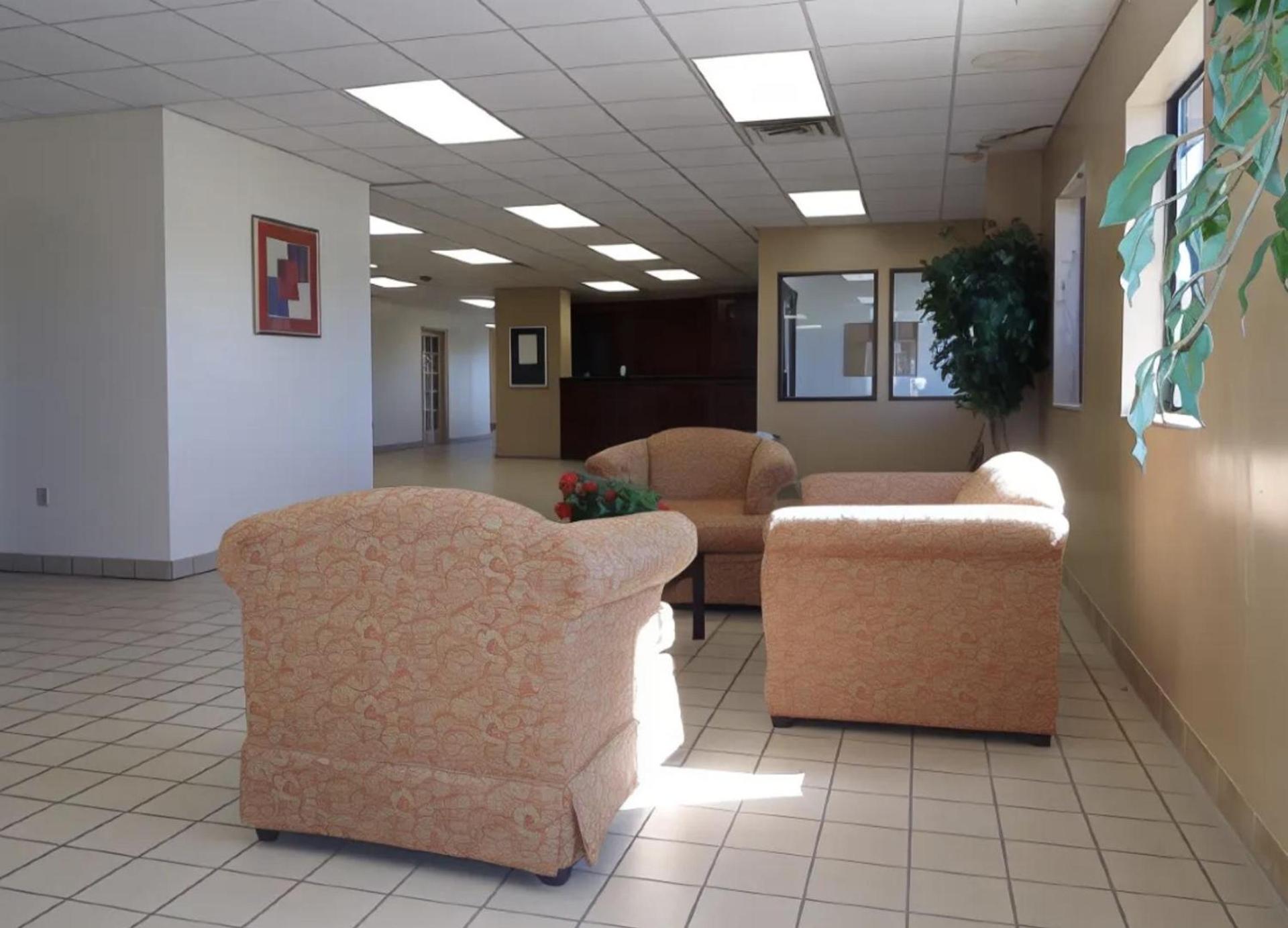 Regency Inn & Suites photo 15