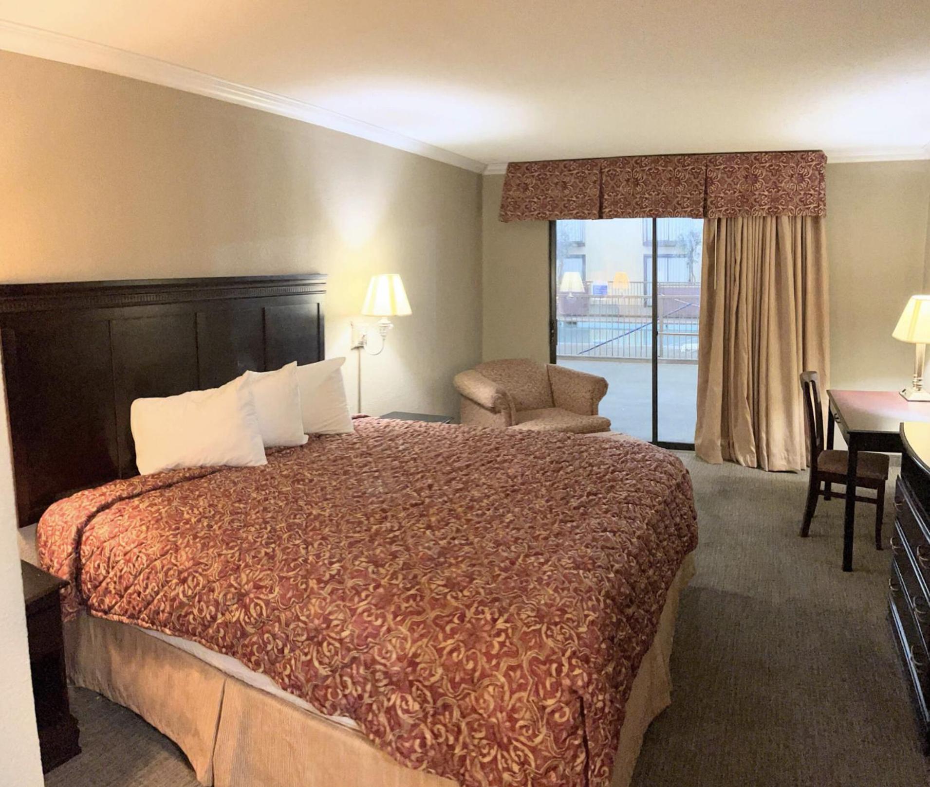 Regency Inn & Suites photo 8