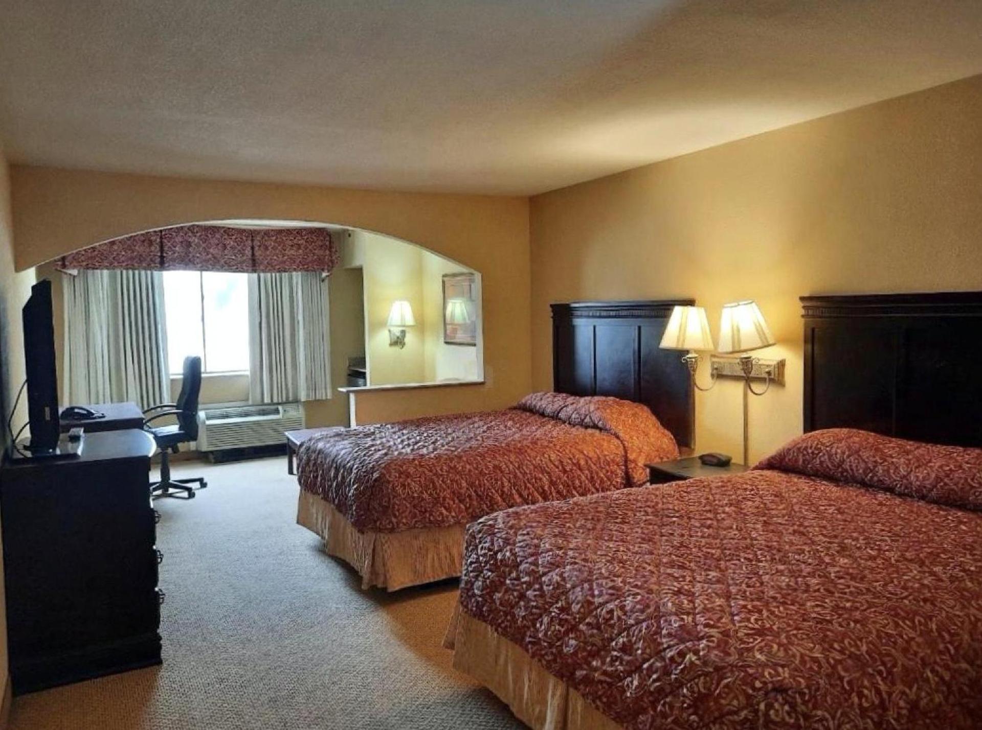 Regency Inn & Suites photo 6