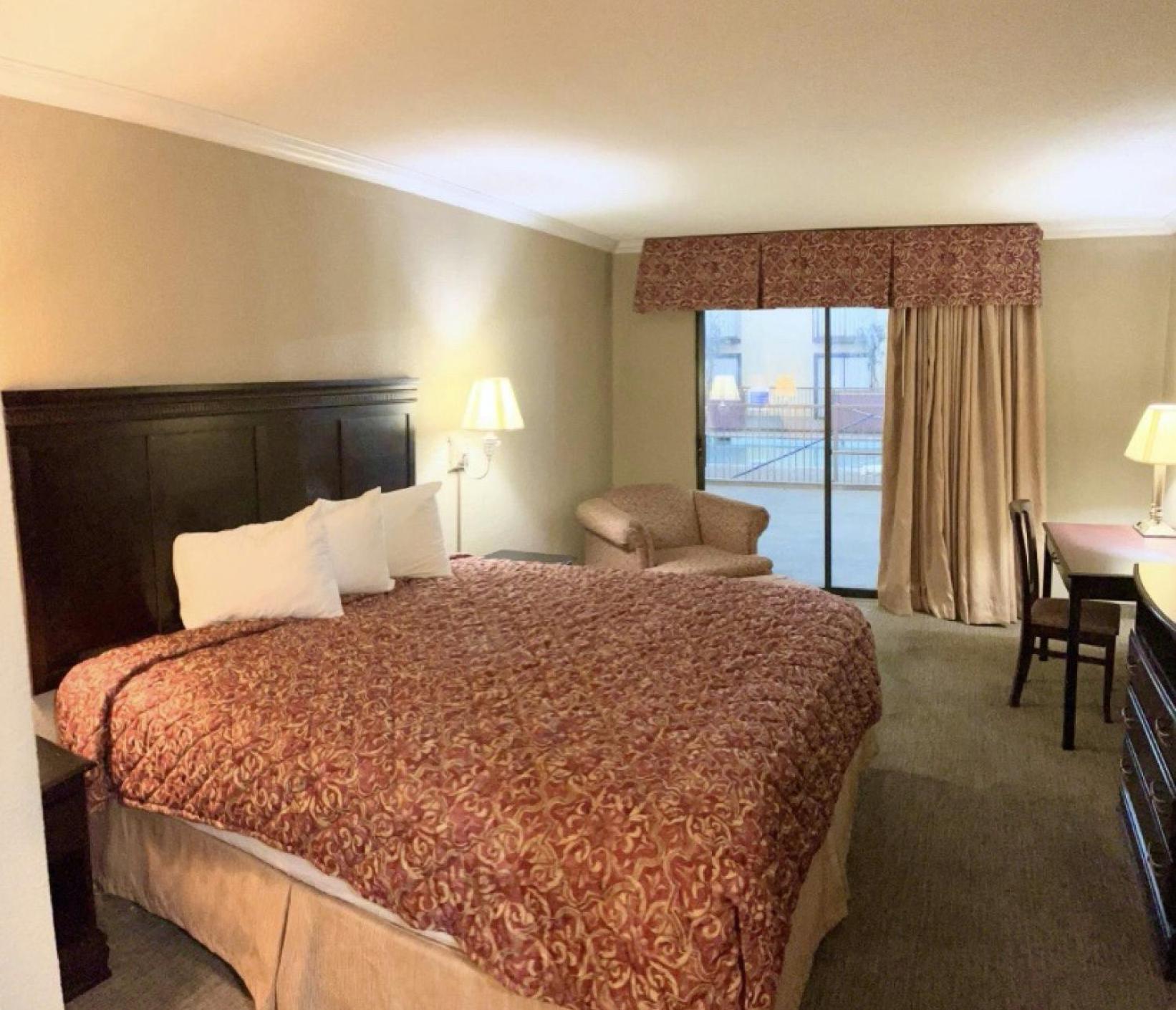 Regency Inn & Suites photo 20