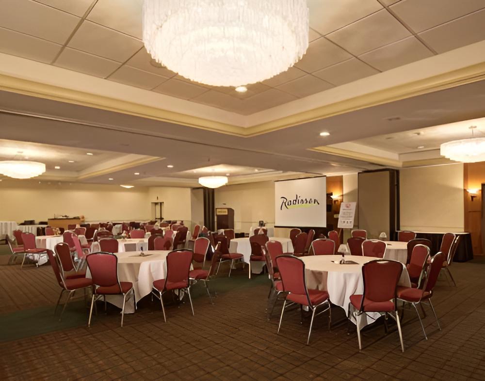 Radisson Hotel Milwaukee West photo 21