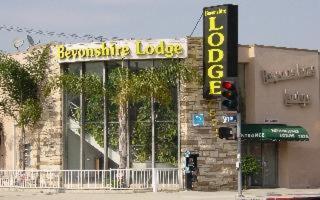 Bevonshire Lodge Motel photo 1