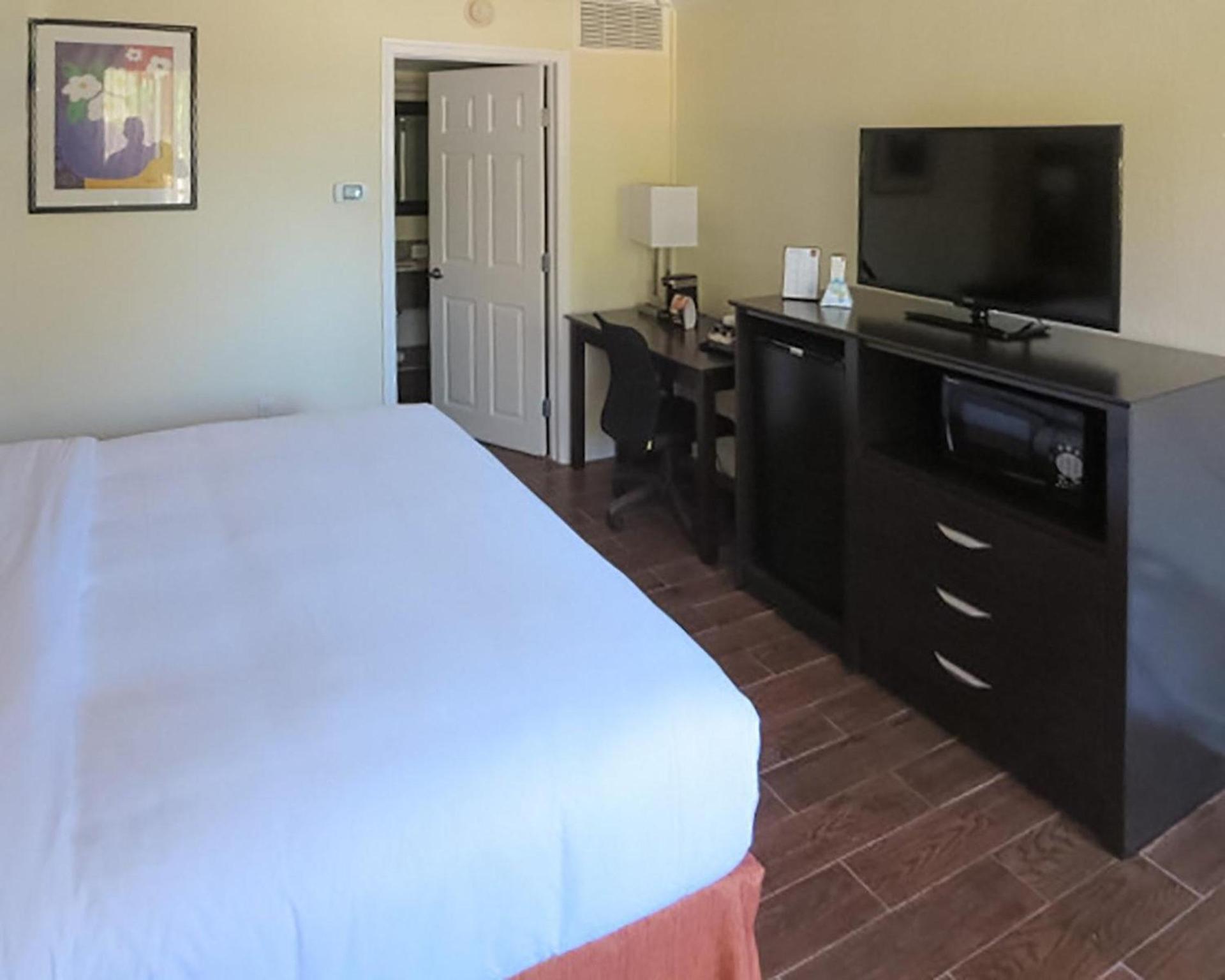The Link Hotel on Sunrise photo 14