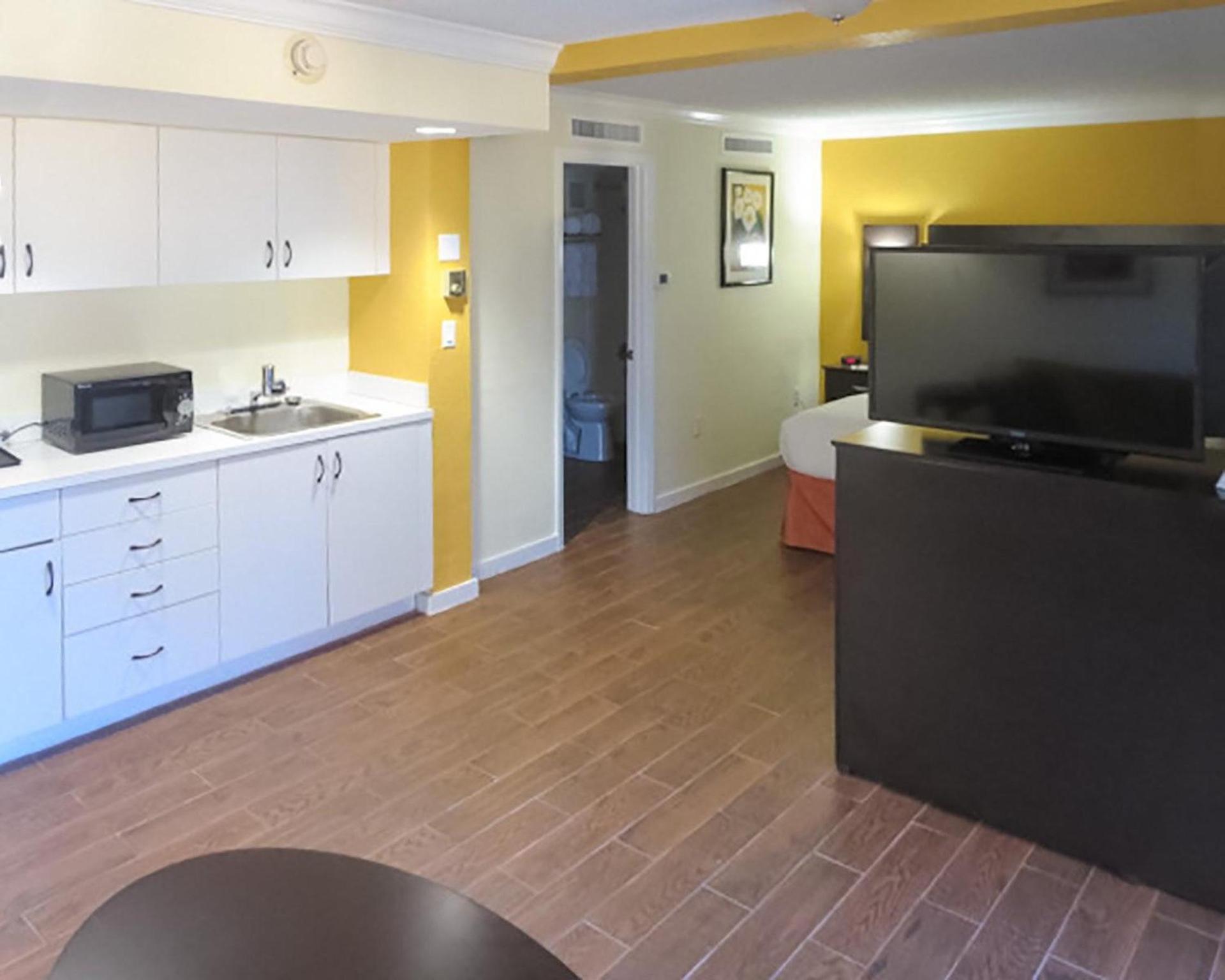 The Link Hotel on Sunrise photo 26
