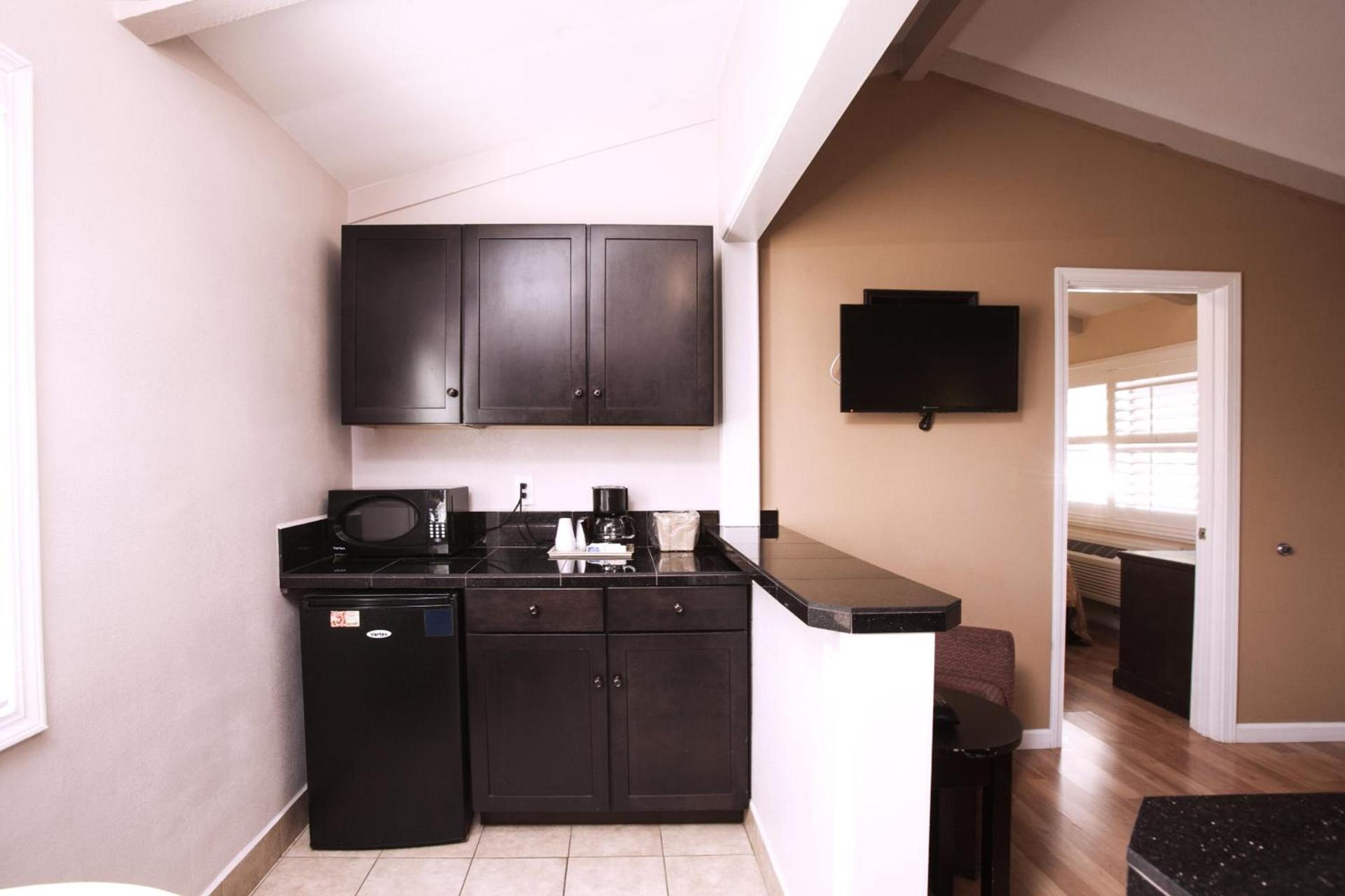 Tri-Valley Inn & Suites photo 22