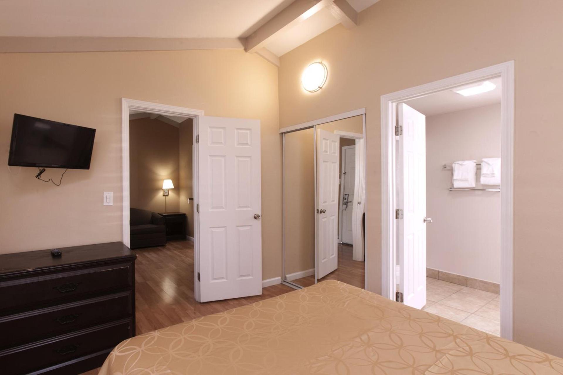 Tri-Valley Inn & Suites photo 9