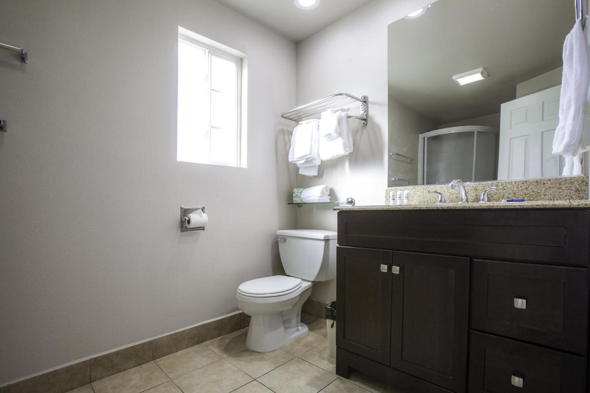 Tri-Valley Inn & Suites photo 17