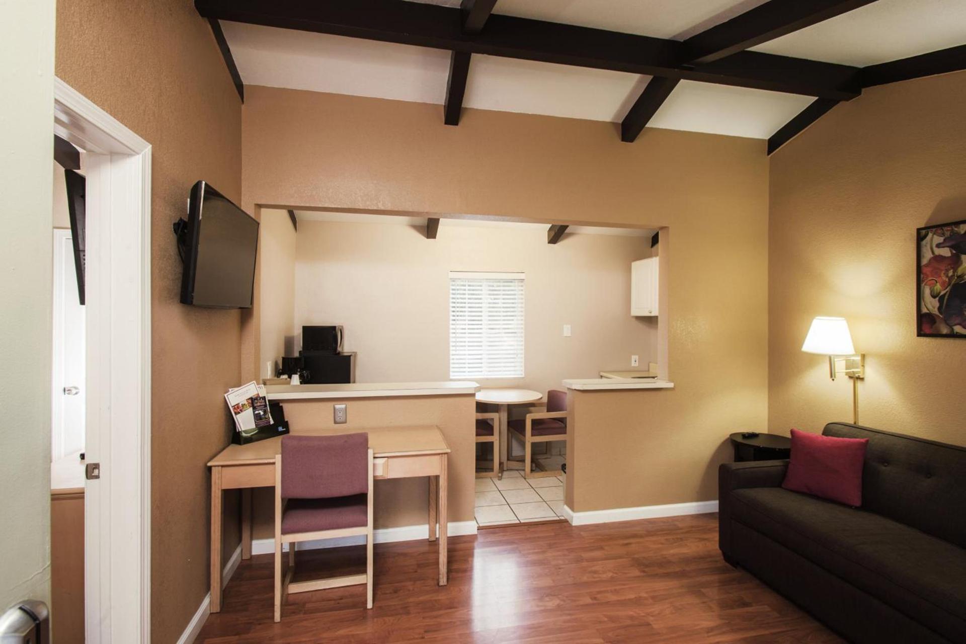Tri-Valley Inn & Suites photo 14