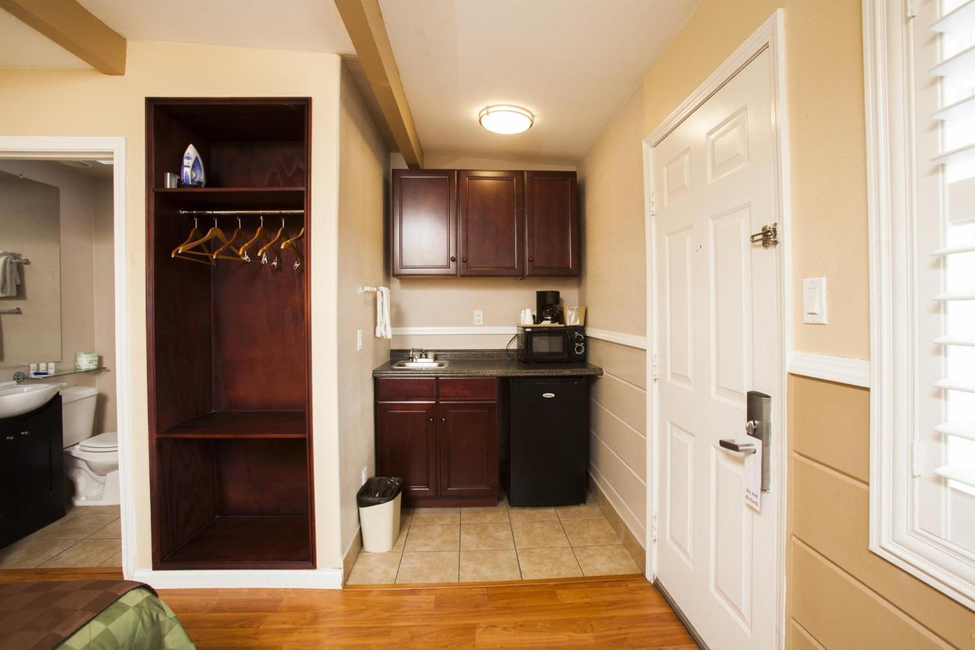 Tri-Valley Inn & Suites photo 28
