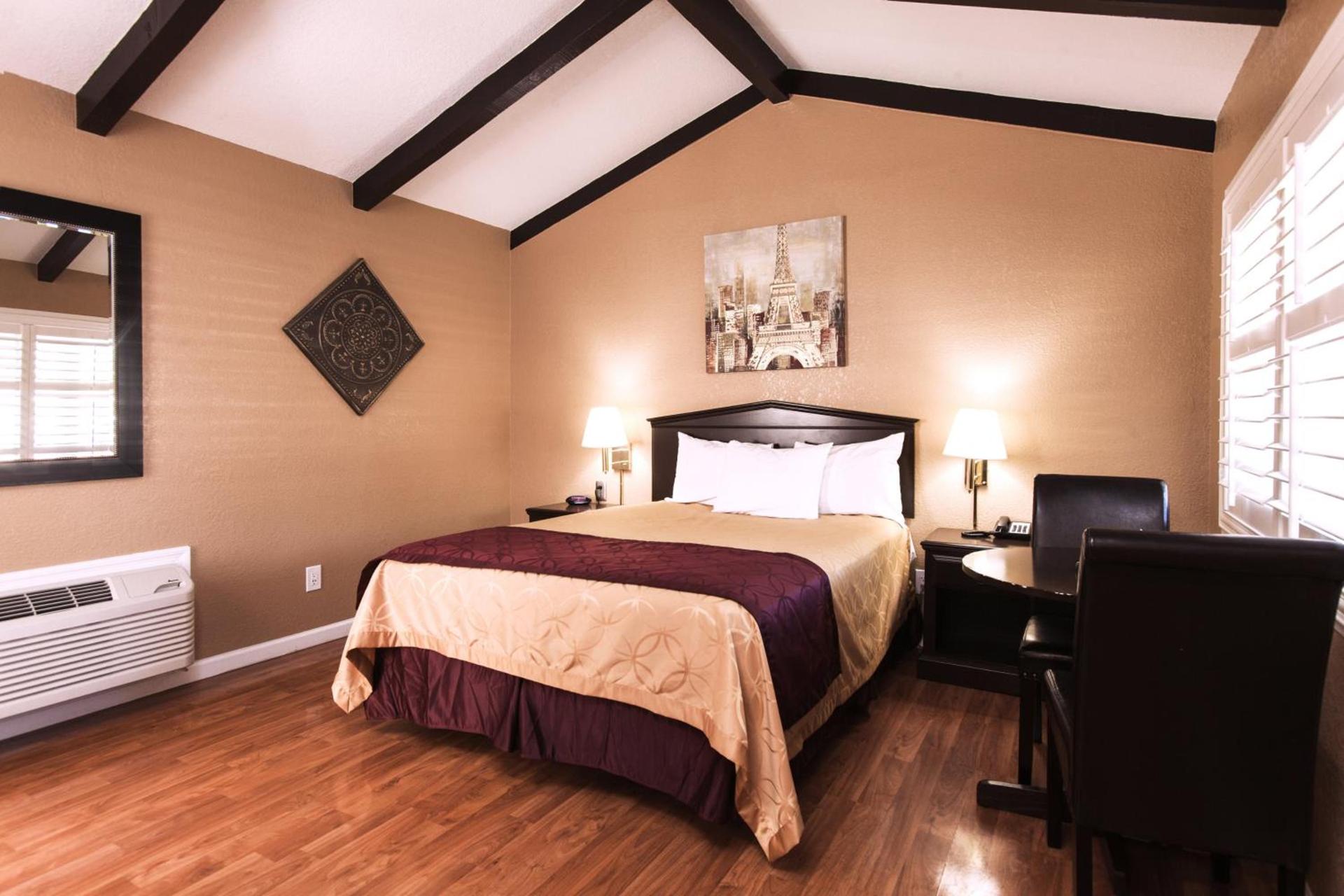 Tri-Valley Inn & Suites photo 1