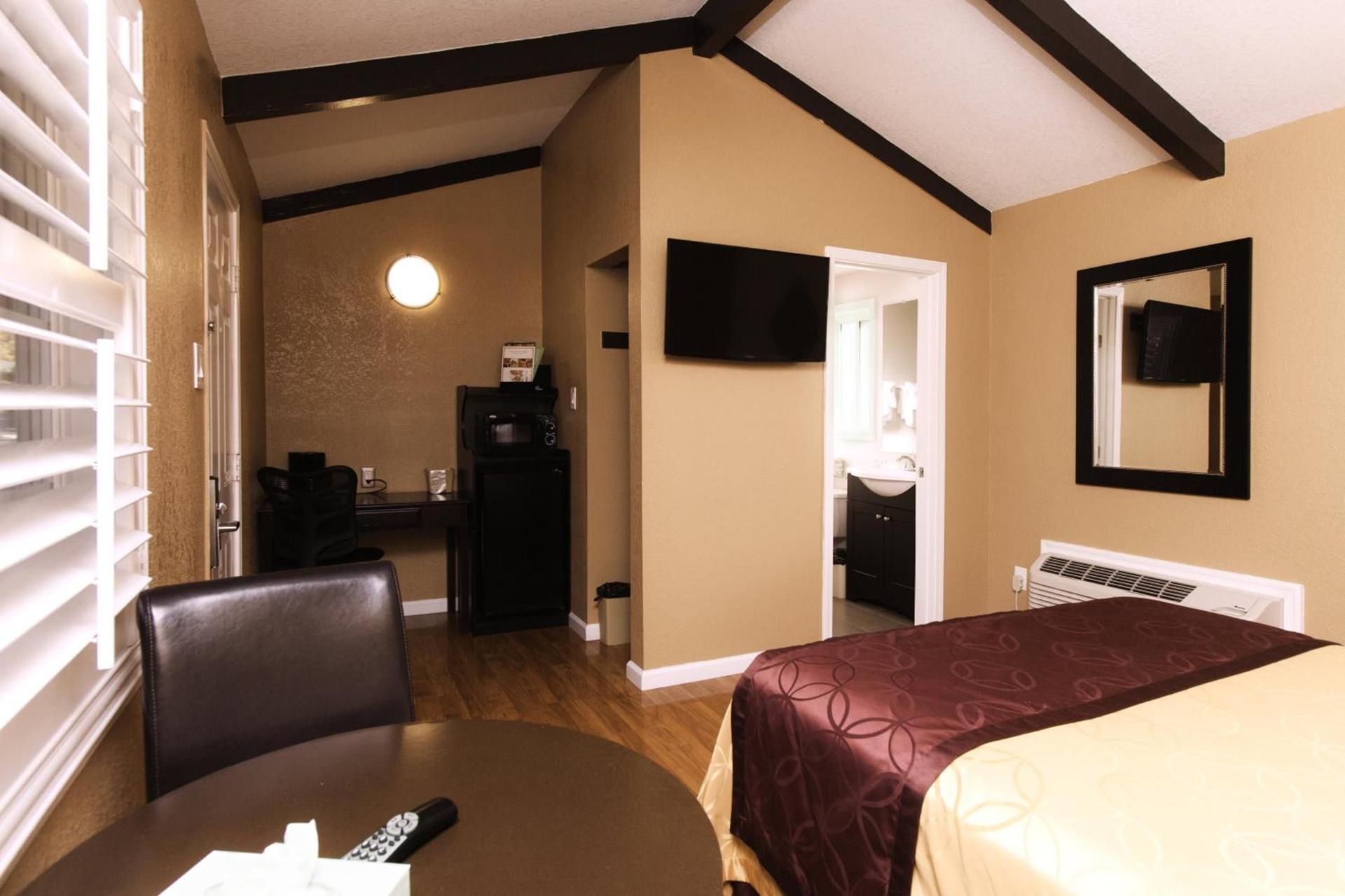 Tri-Valley Inn & Suites photo 7