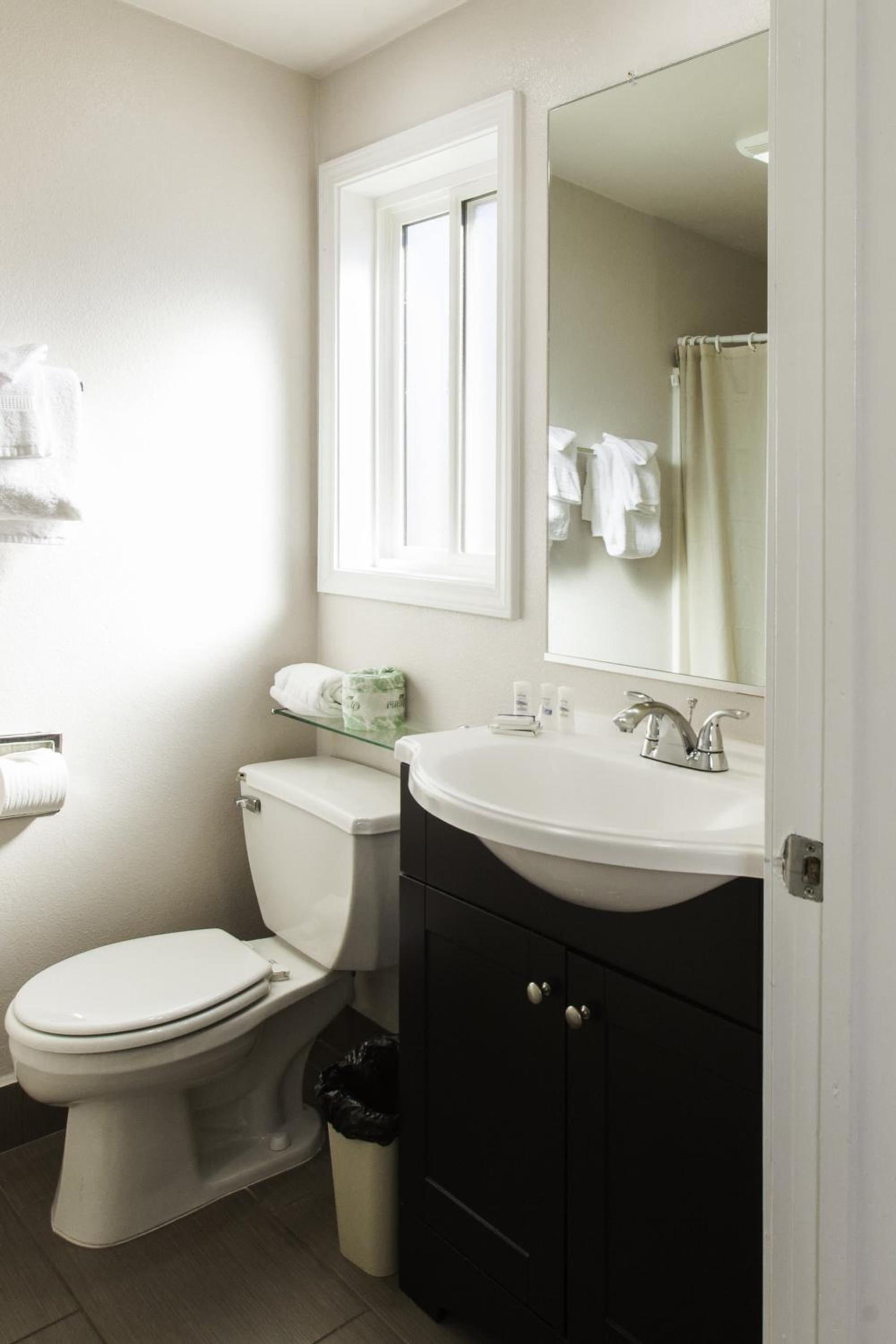 Tri-Valley Inn & Suites photo 15