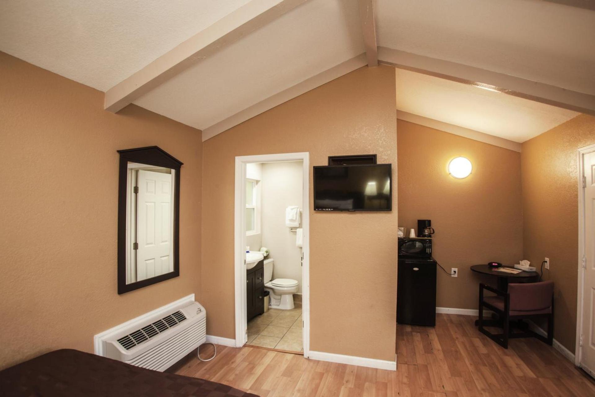 Tri-Valley Inn & Suites photo 4