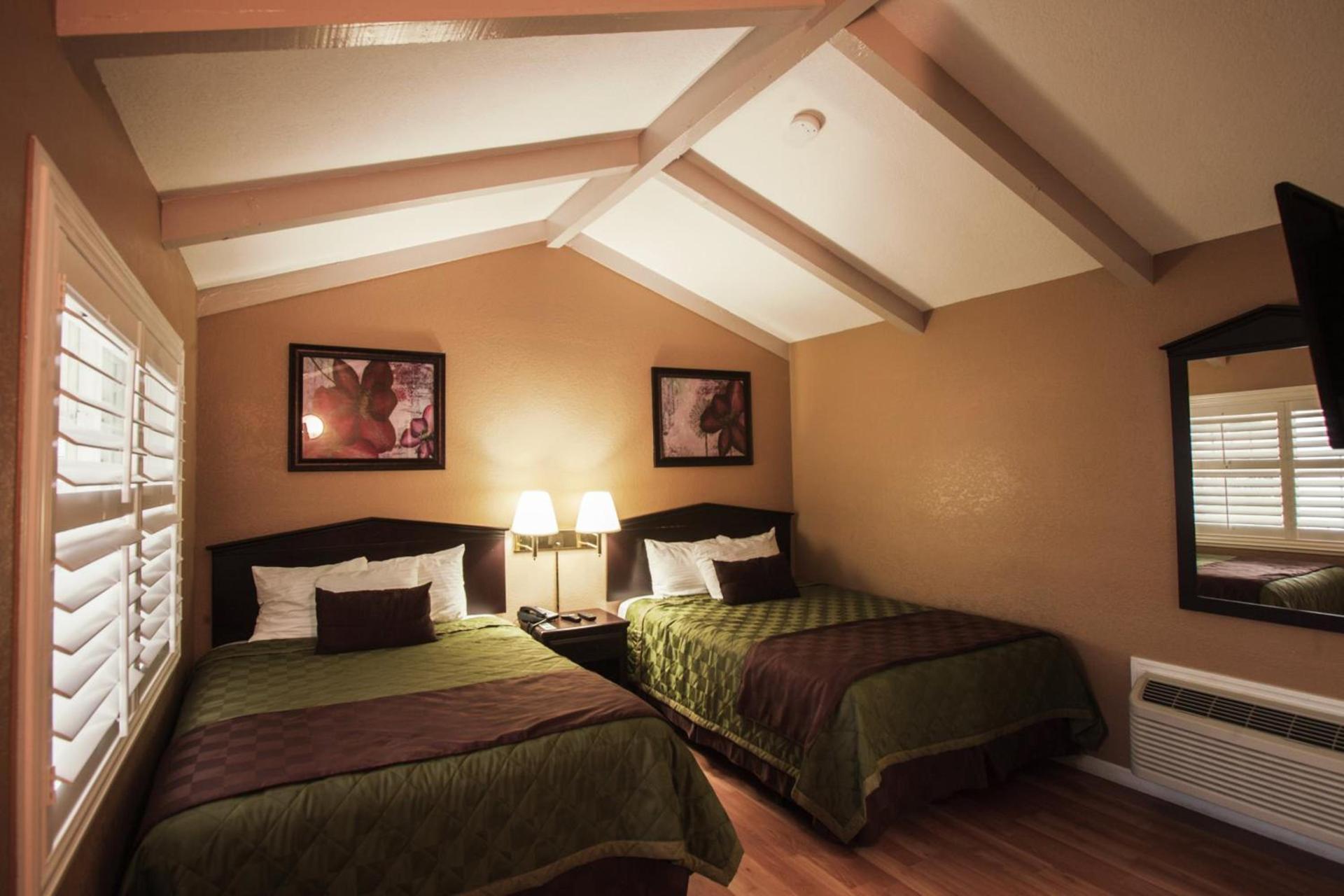 Tri-Valley Inn & Suites photo 5